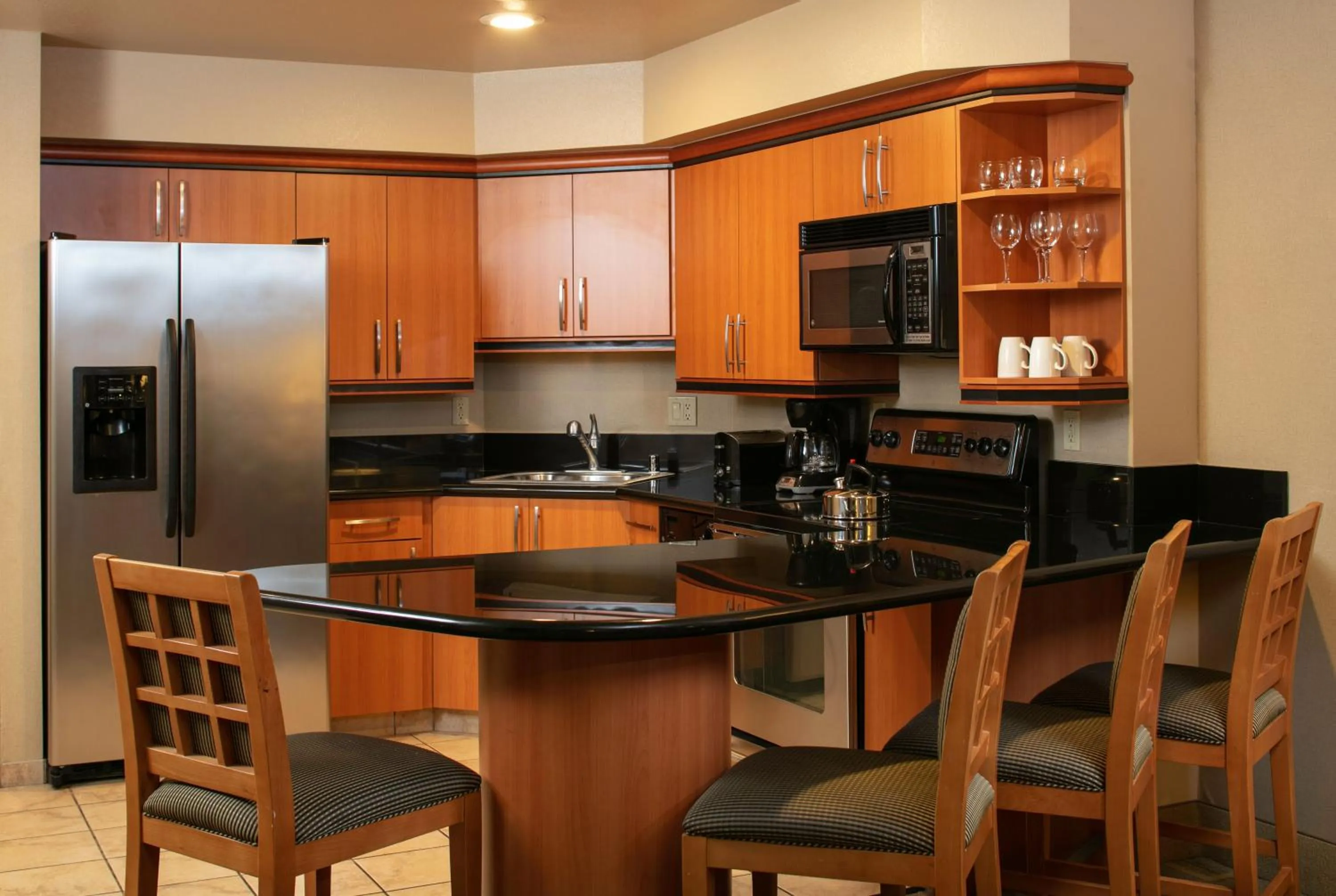 Kitchen or kitchenette in The Platinum Hotel