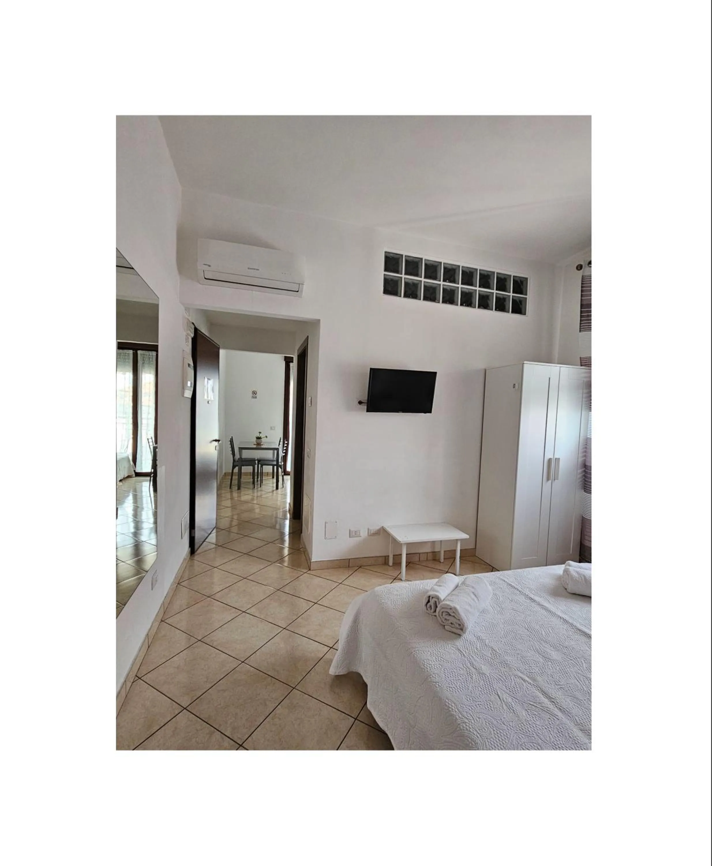 Bed in The Dreamers MXP