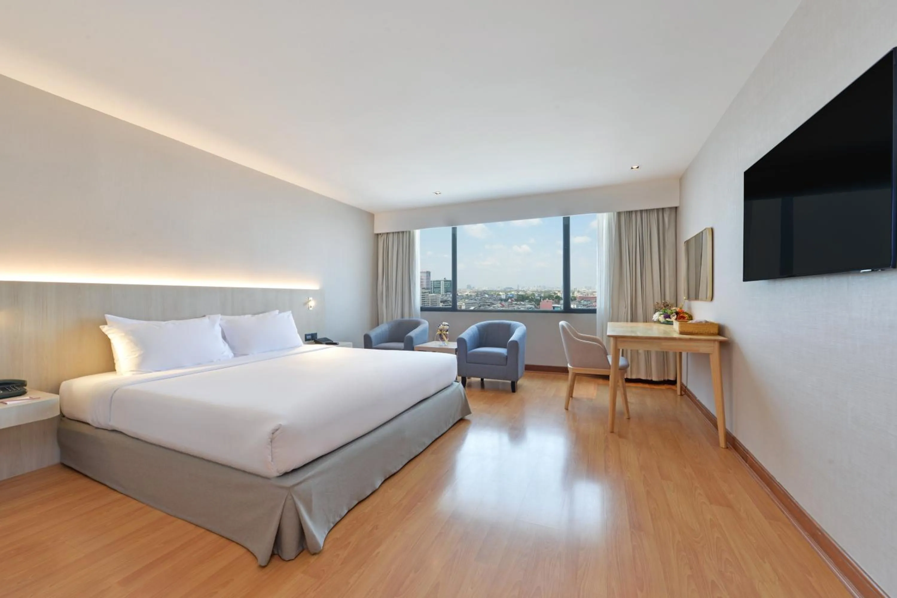 Photo of the whole room, Bed in Twin Towers Hotel