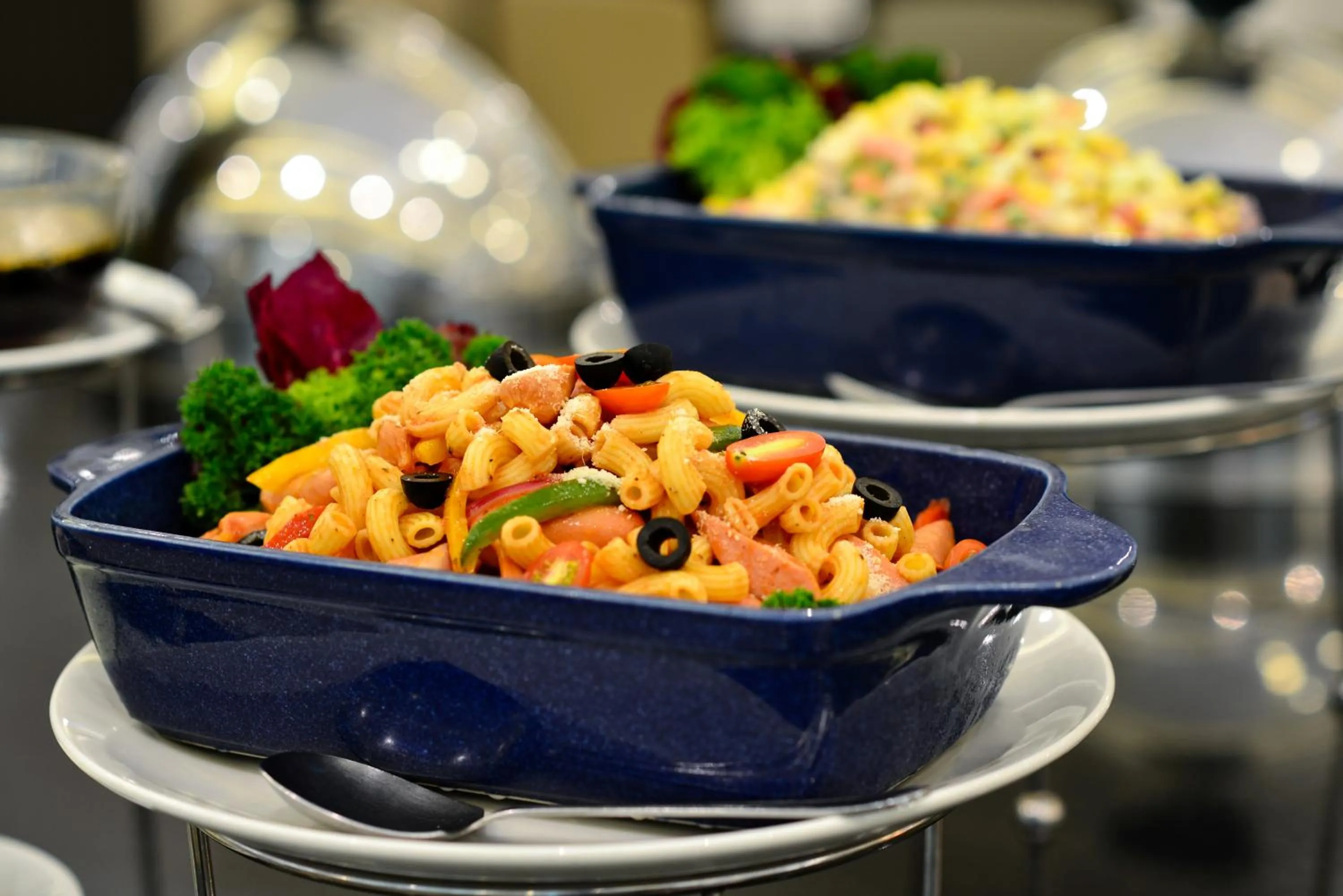 Restaurant/places to eat in Twin Towers Hotel