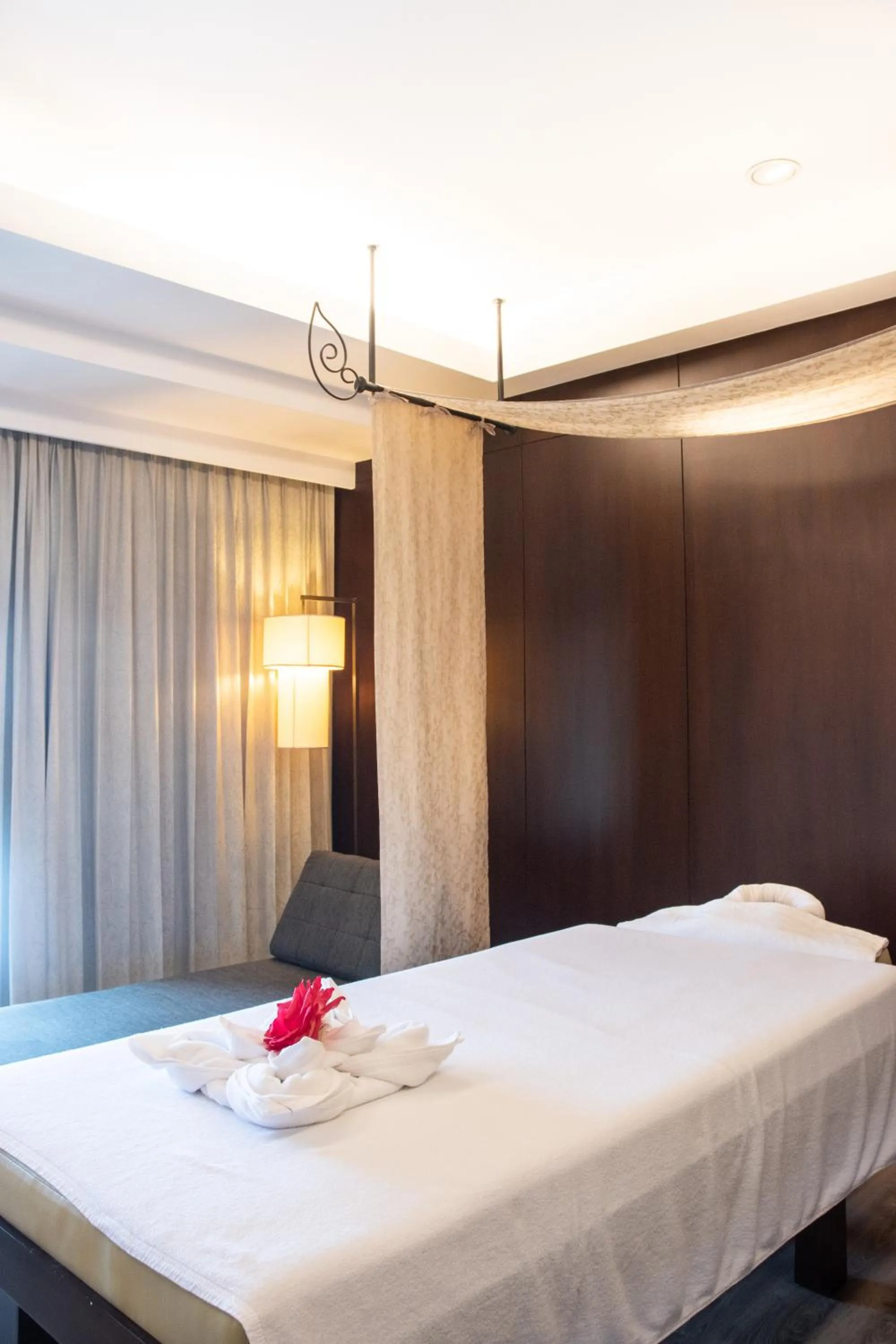 Spa and wellness centre/facilities, Bed in Twin Towers Hotel
