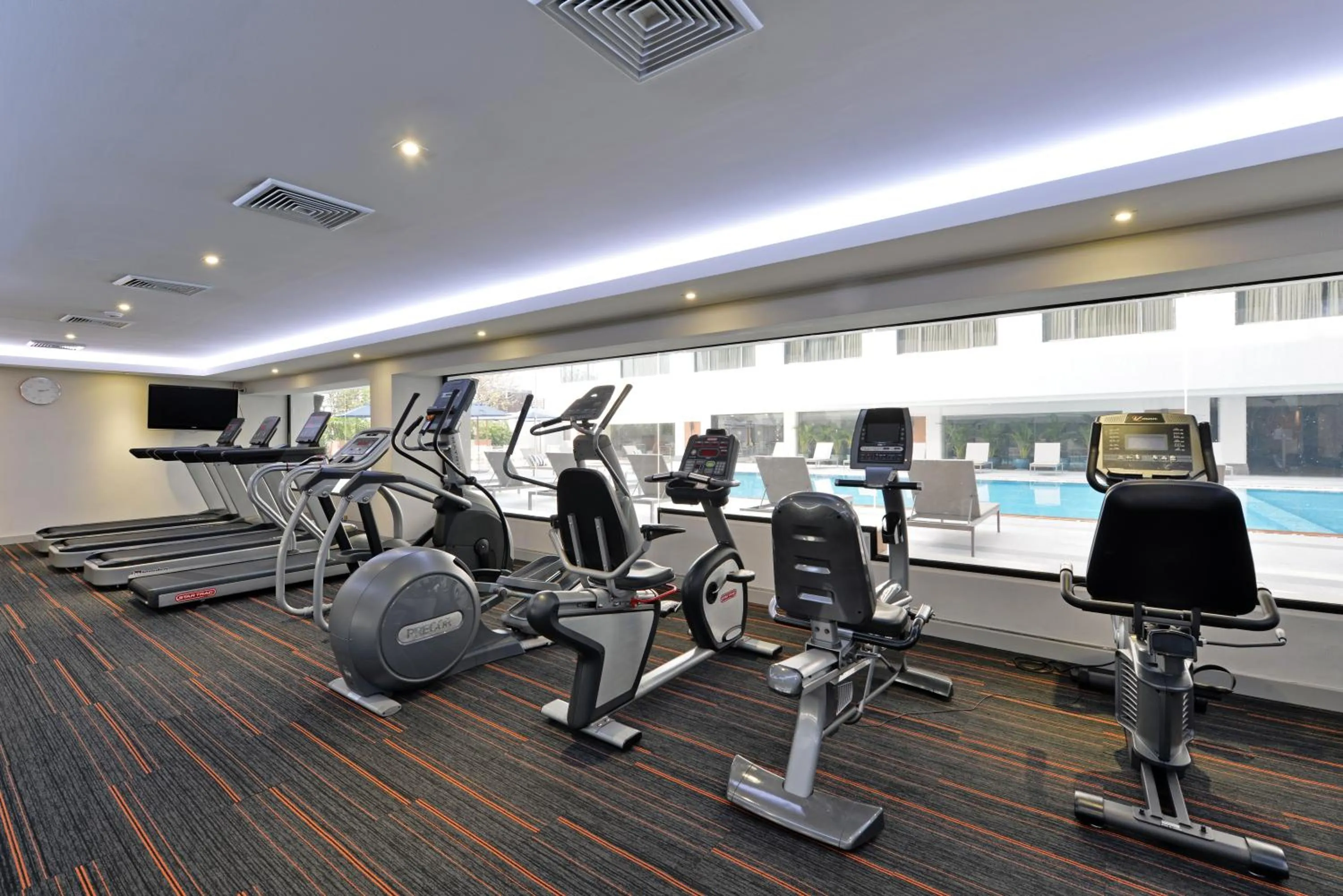 Fitness centre/facilities in Twin Towers Hotel