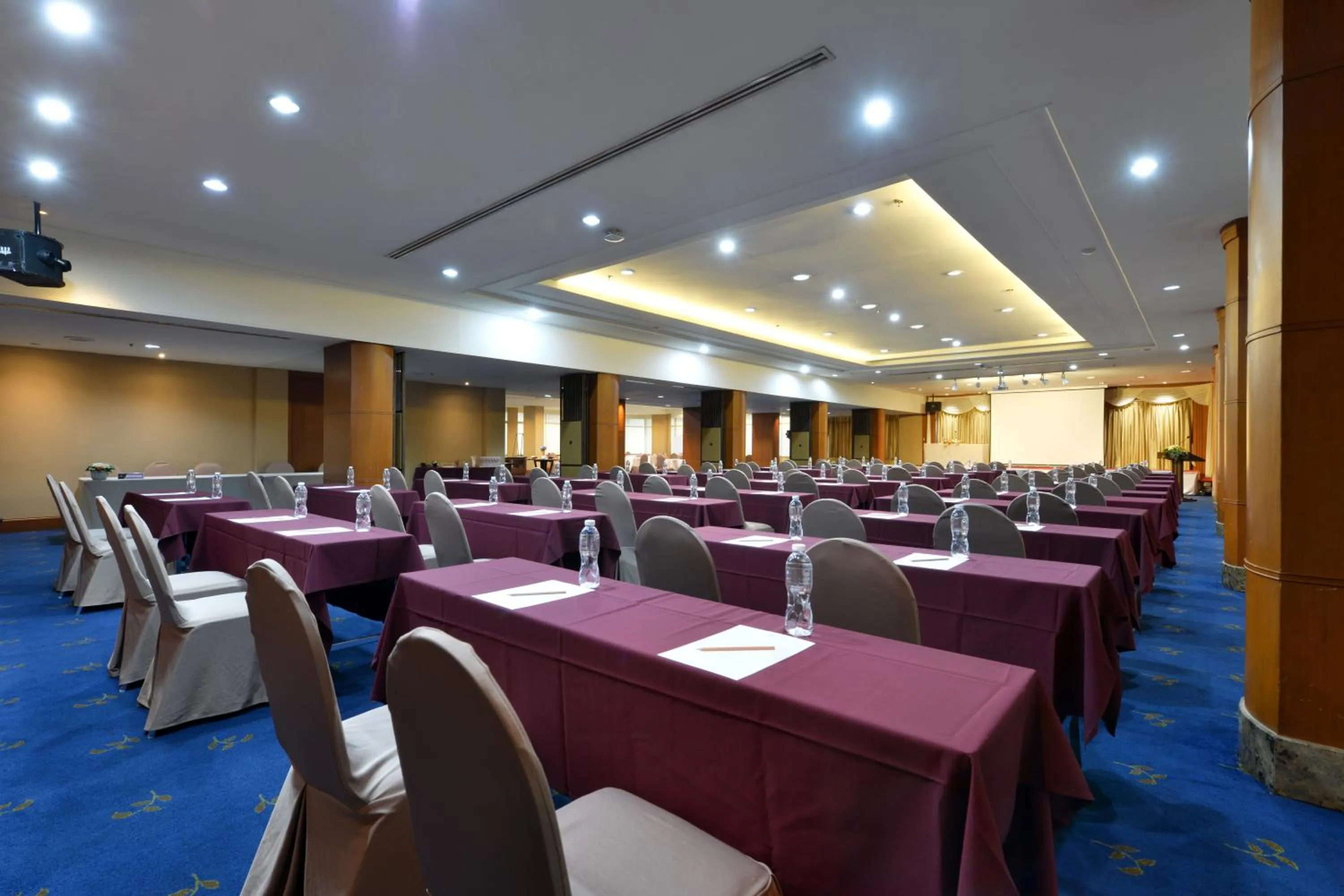 Meeting/conference room in Twin Towers Hotel