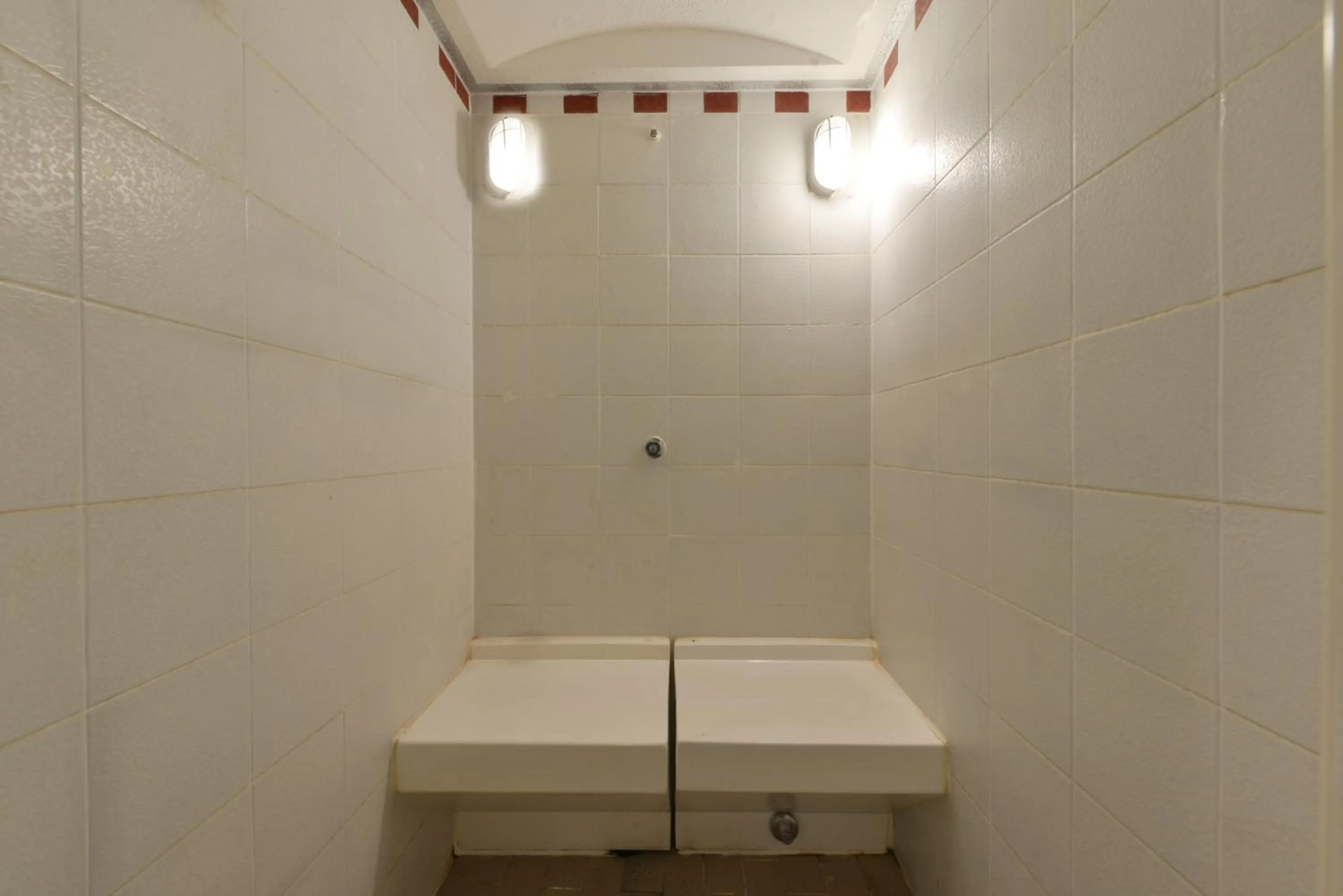 Steam room in Twin Towers Hotel