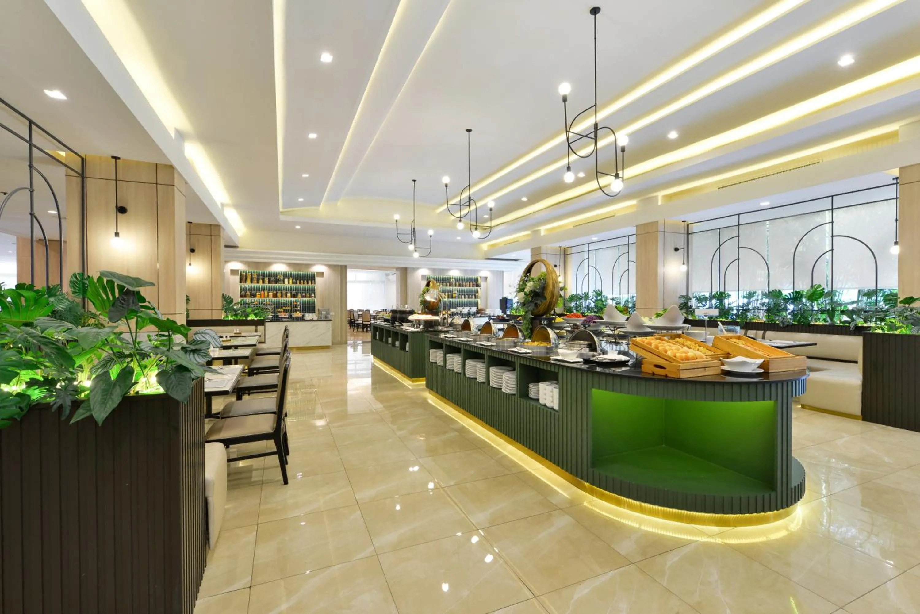 Restaurant/places to eat in Twin Towers Hotel