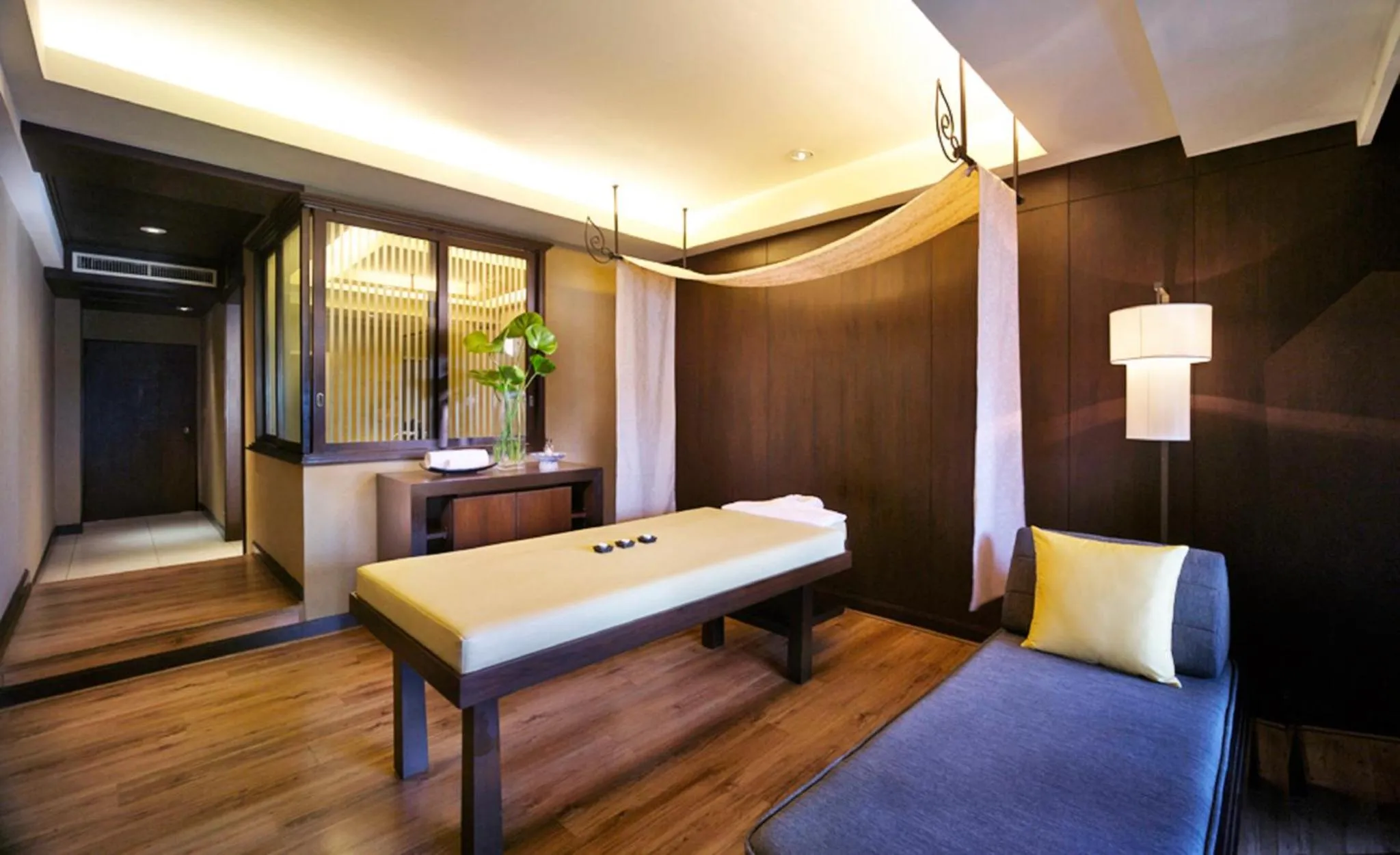 Massage in Twin Towers Hotel