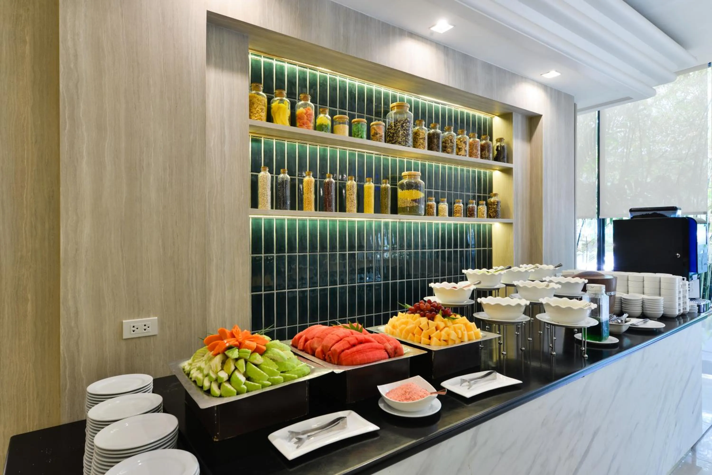 Restaurant/places to eat in Twin Towers Hotel