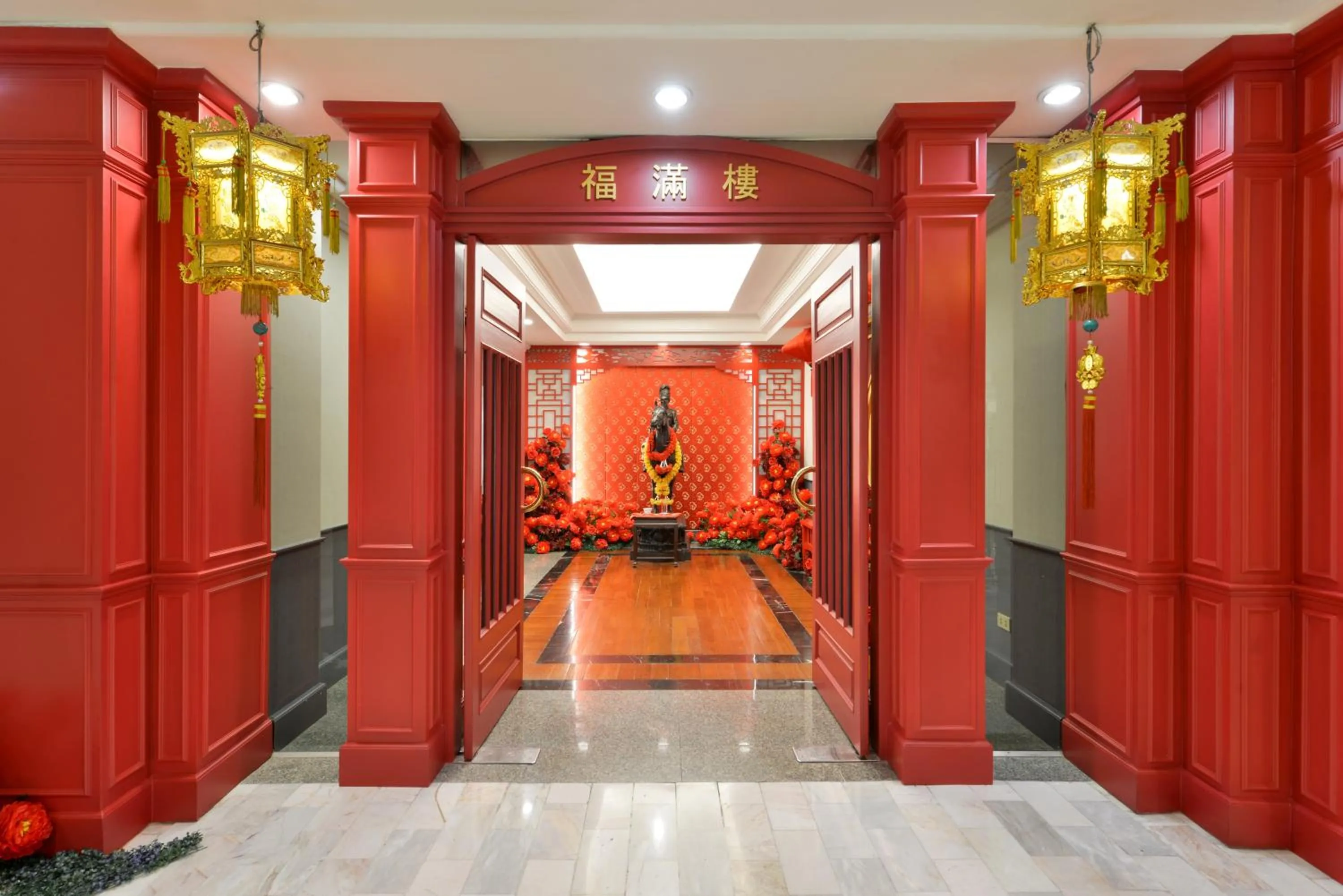 Restaurant/places to eat in Twin Towers Hotel