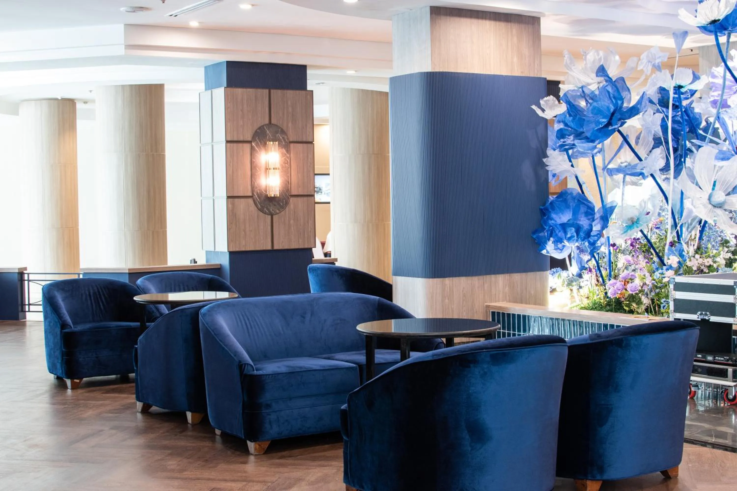 Lounge or bar in Twin Towers Hotel