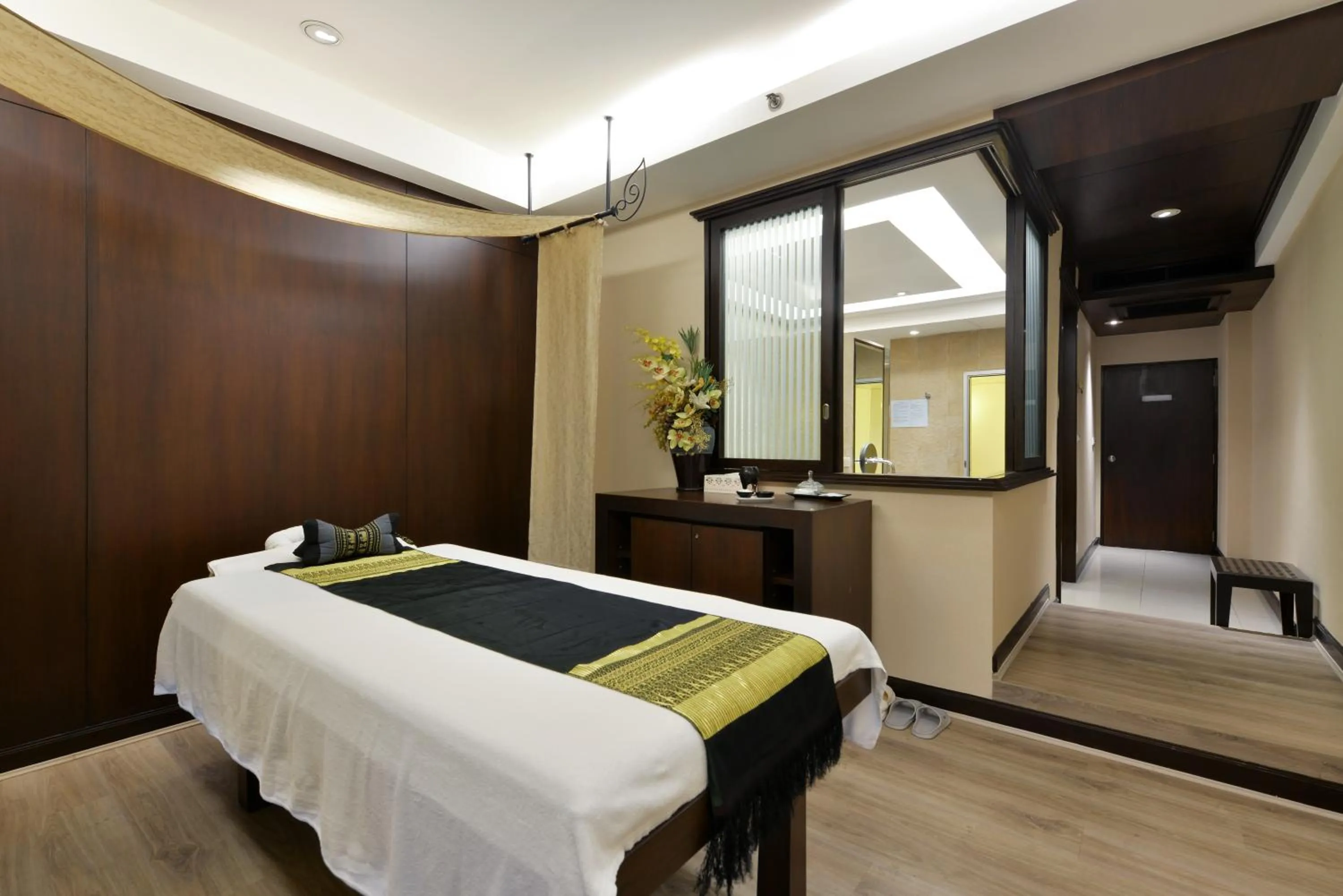 Spa and wellness centre/facilities, Bed in Twin Towers Hotel