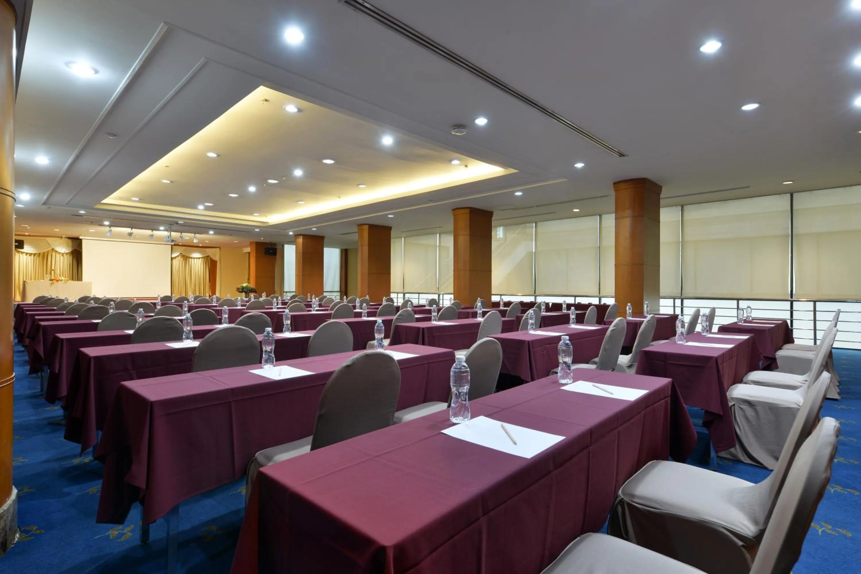 Meeting/conference room in Twin Towers Hotel