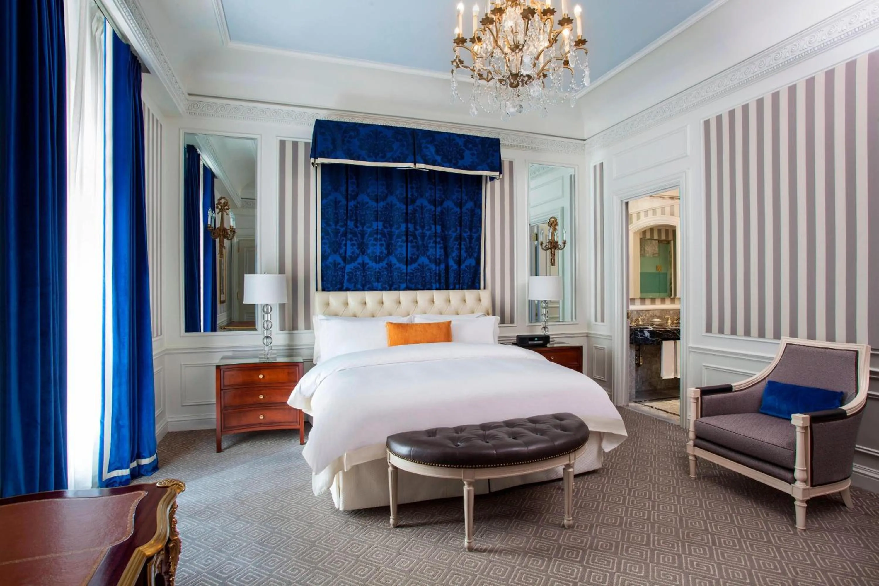 Photo of the whole room, Bed in The St. Regis New York
