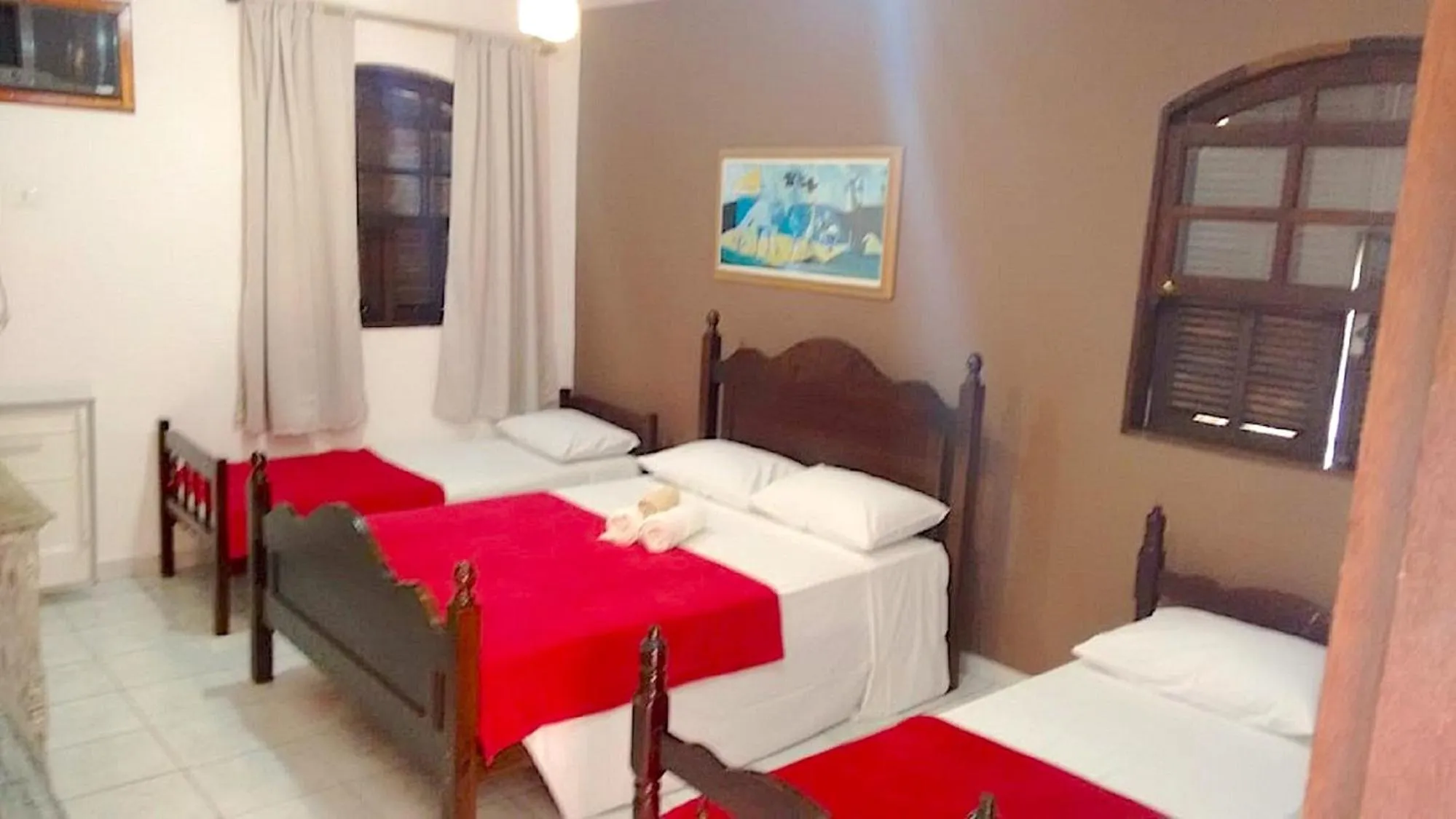 Photo of the whole room, Bed in Pousada Chale Suísso