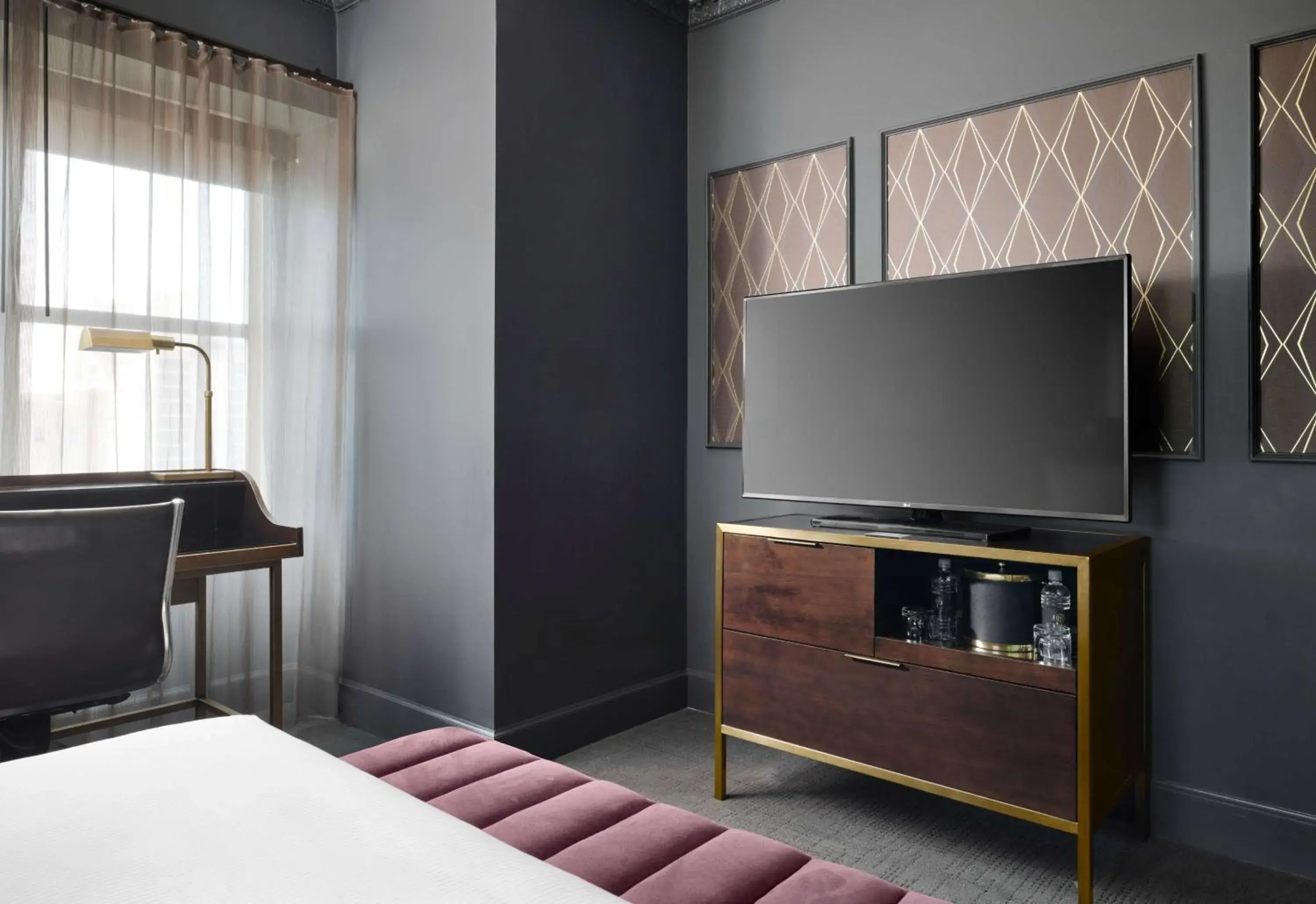 Bed in Hotel Phillips Kansas City, Curio Collection By Hilton Bed in Hotel Phillips Kansas City, Curio Collection By Hilton