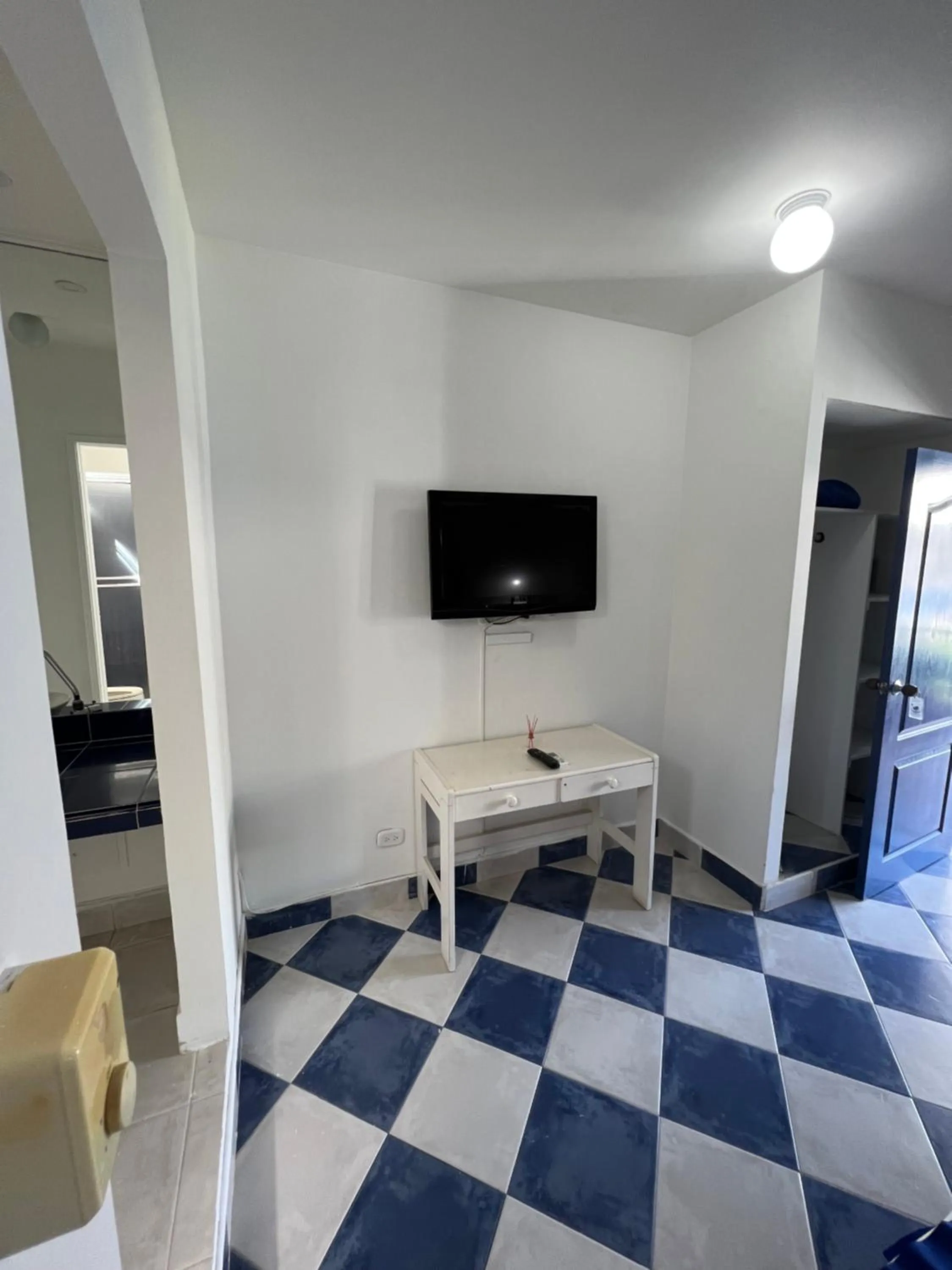 TV and multimedia in La Ballena Azul Hotel