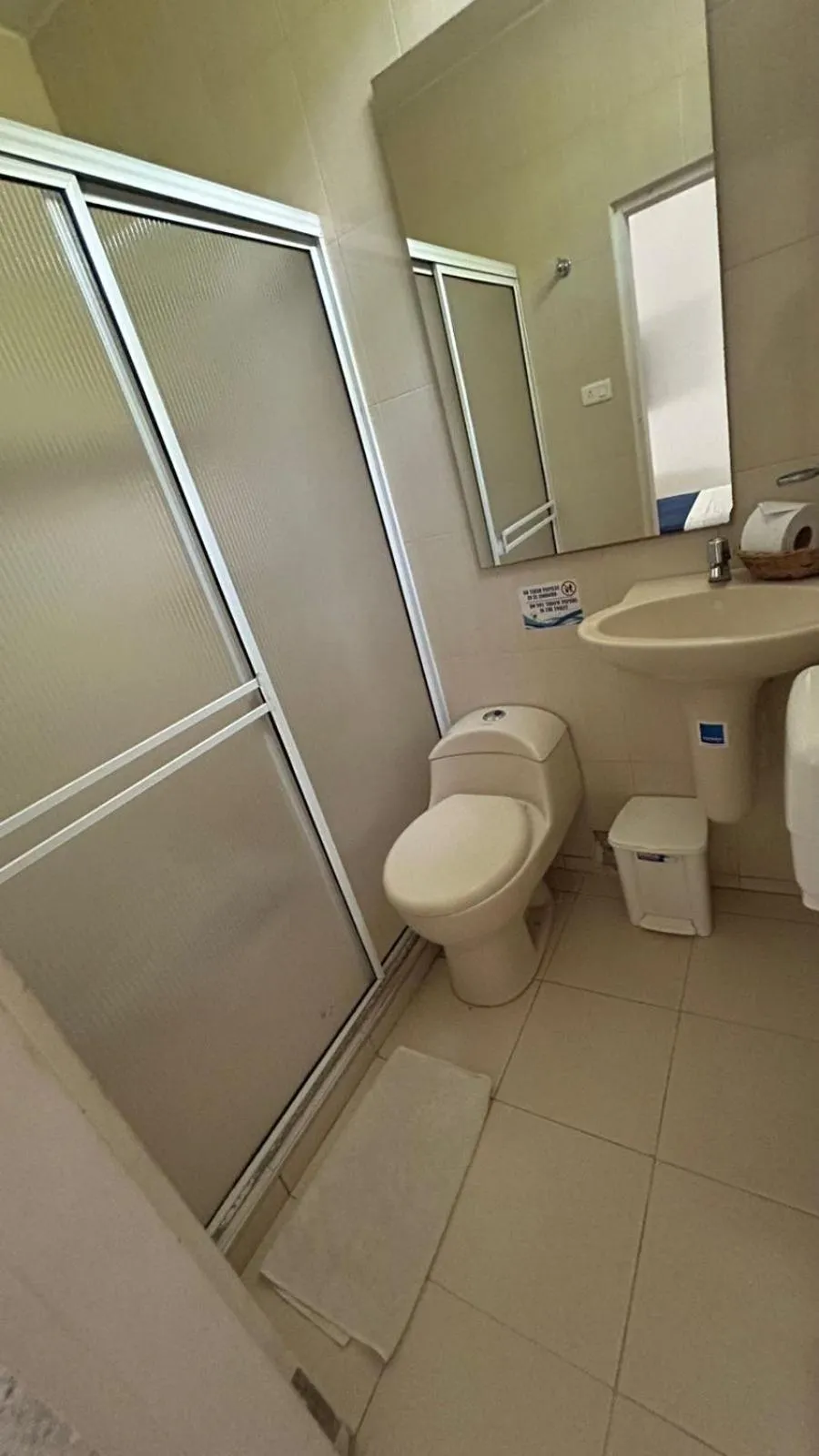 Shower in La Ballena Azul Hotel