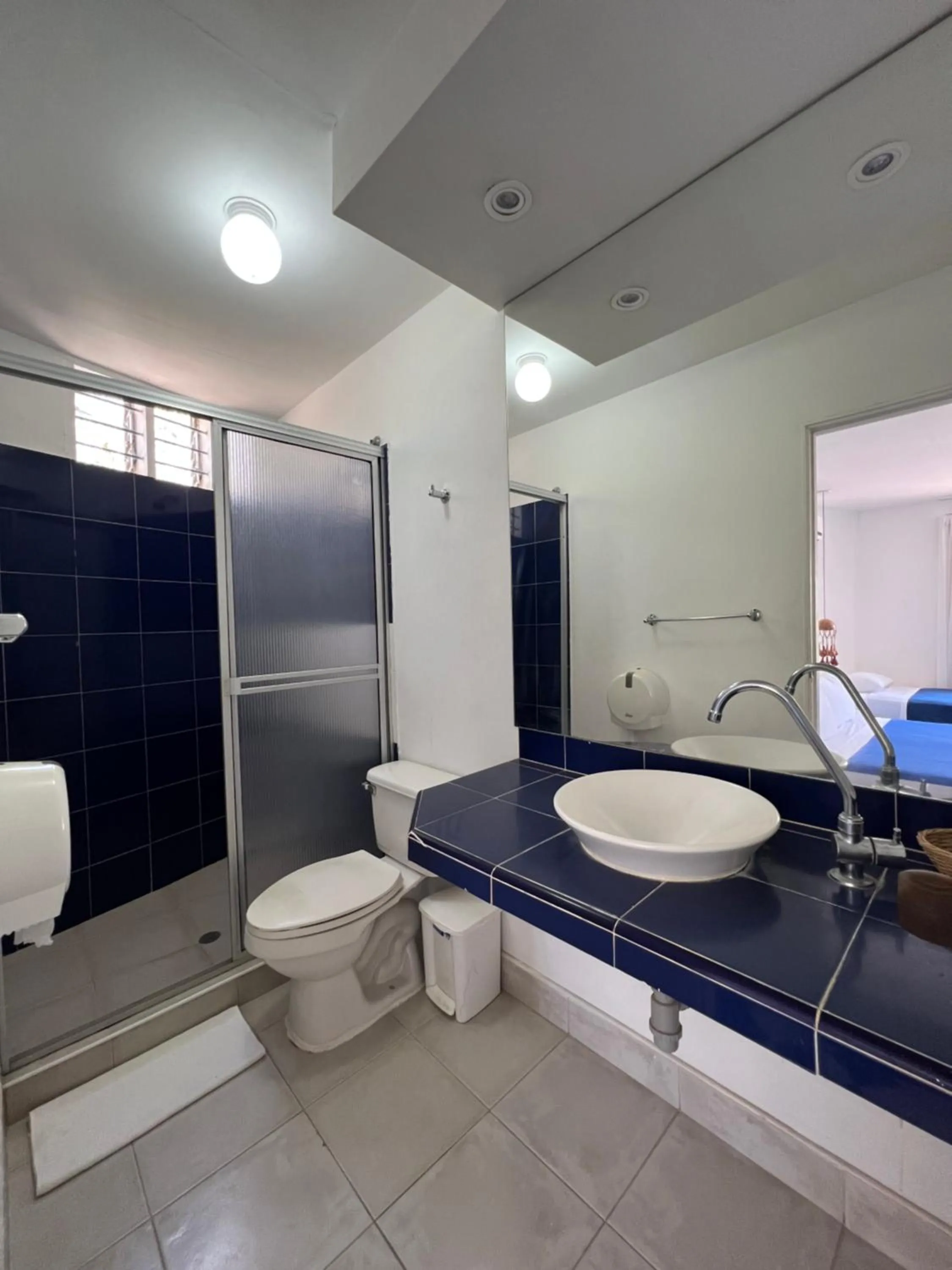 Shower in La Ballena Azul Hotel