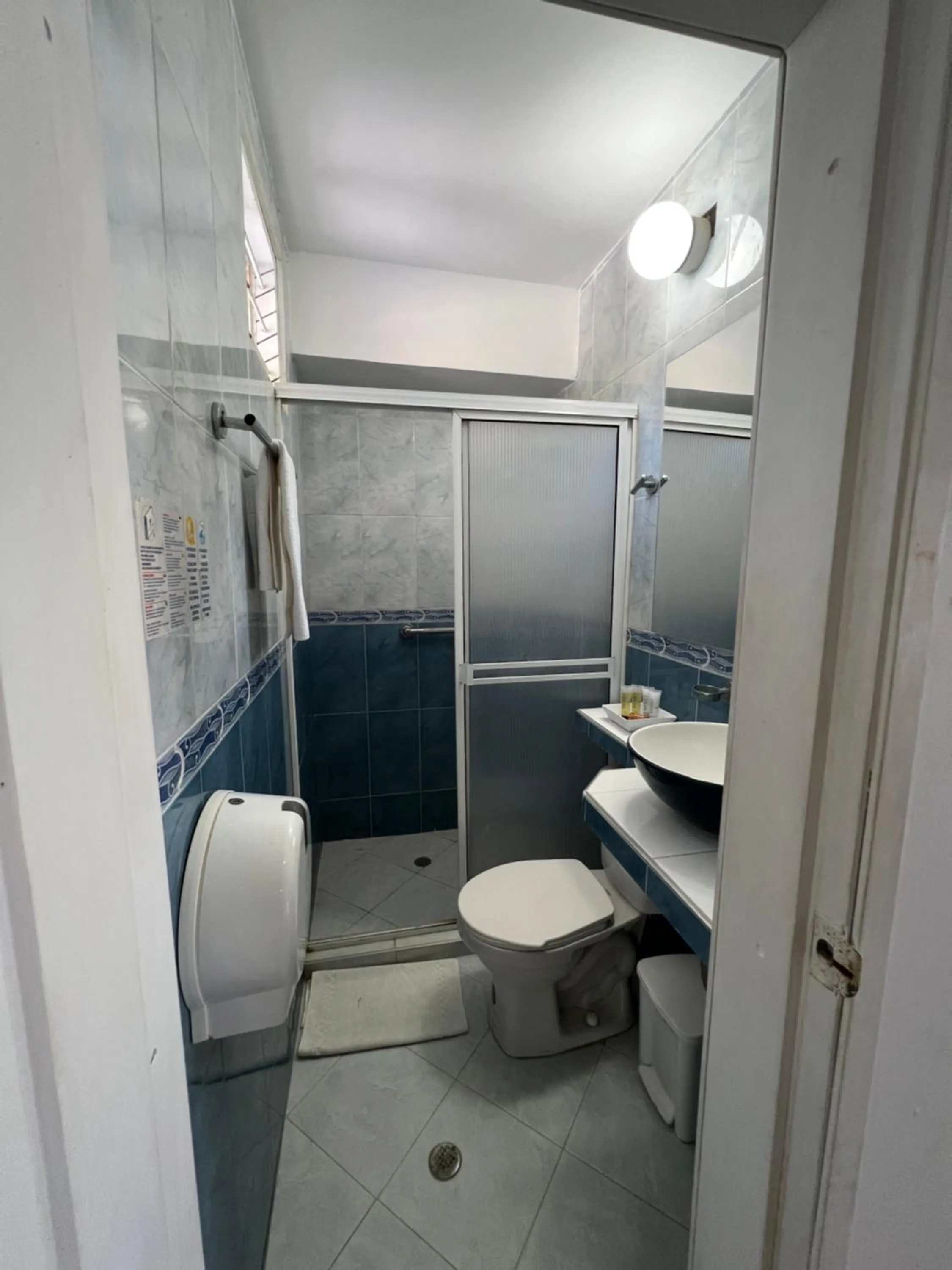 Shower in La Ballena Azul Hotel