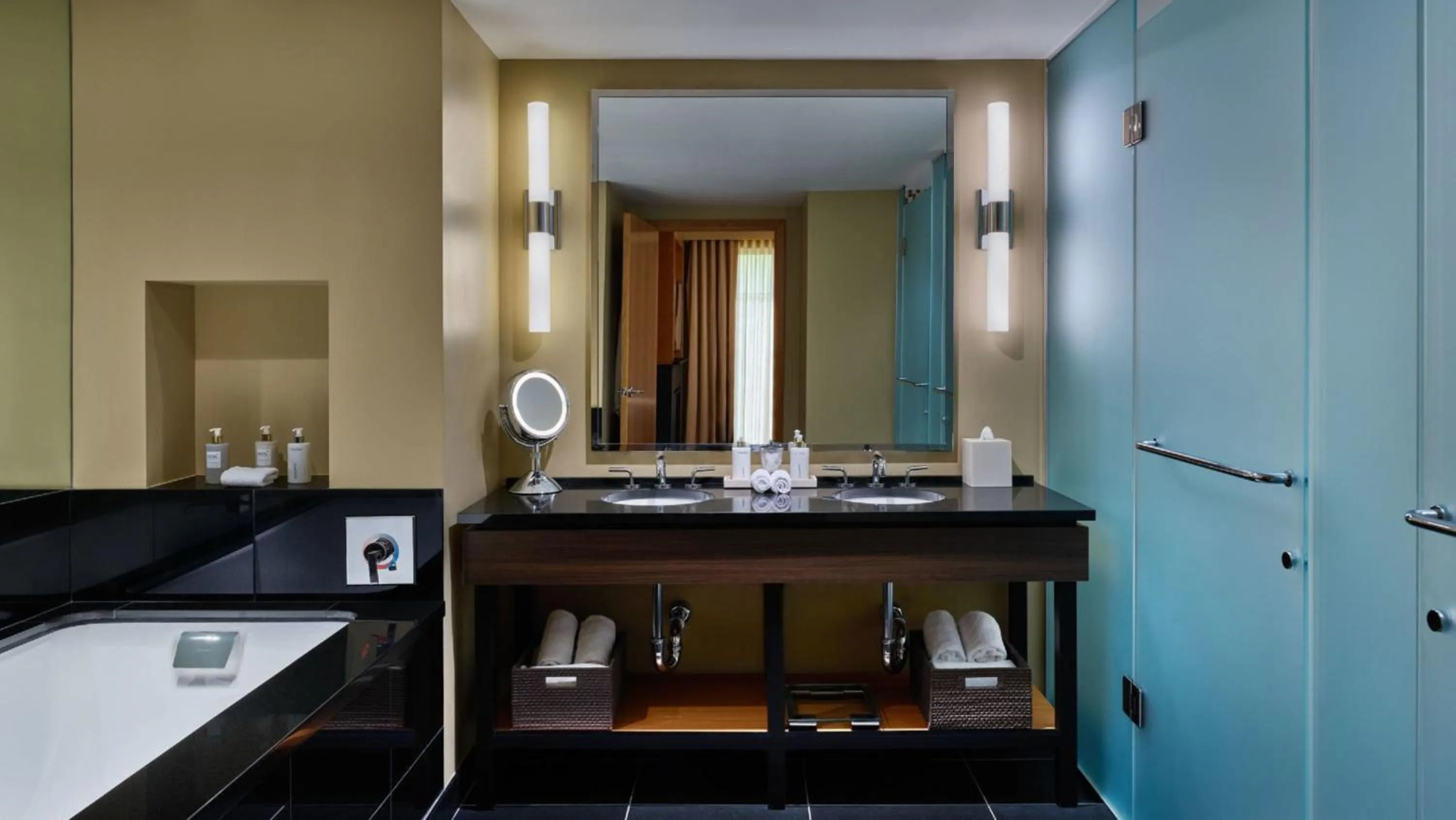 Photo of the whole room in Viceroy Snowmass