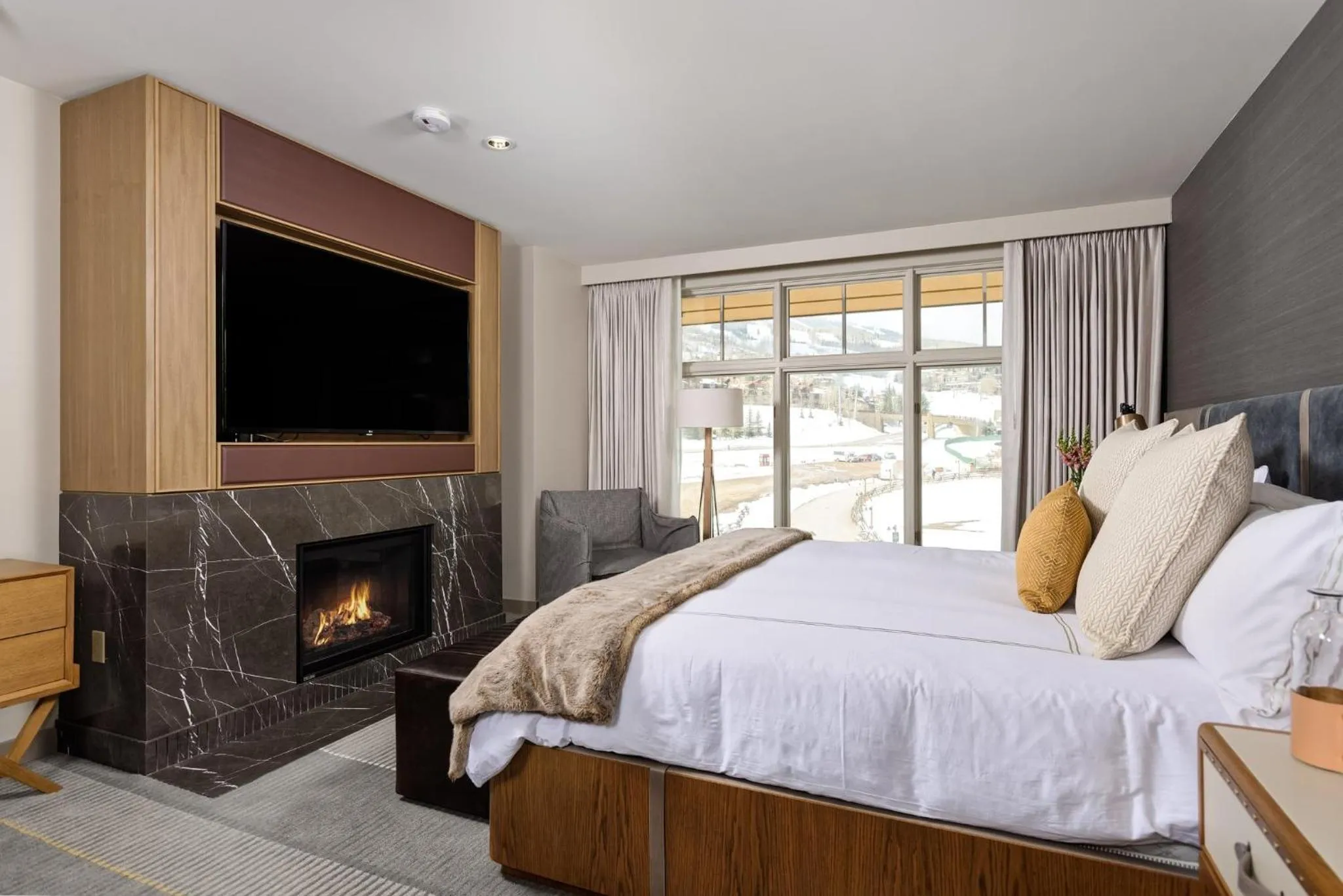 Photo of the whole room, Bed in Viceroy Snowmass