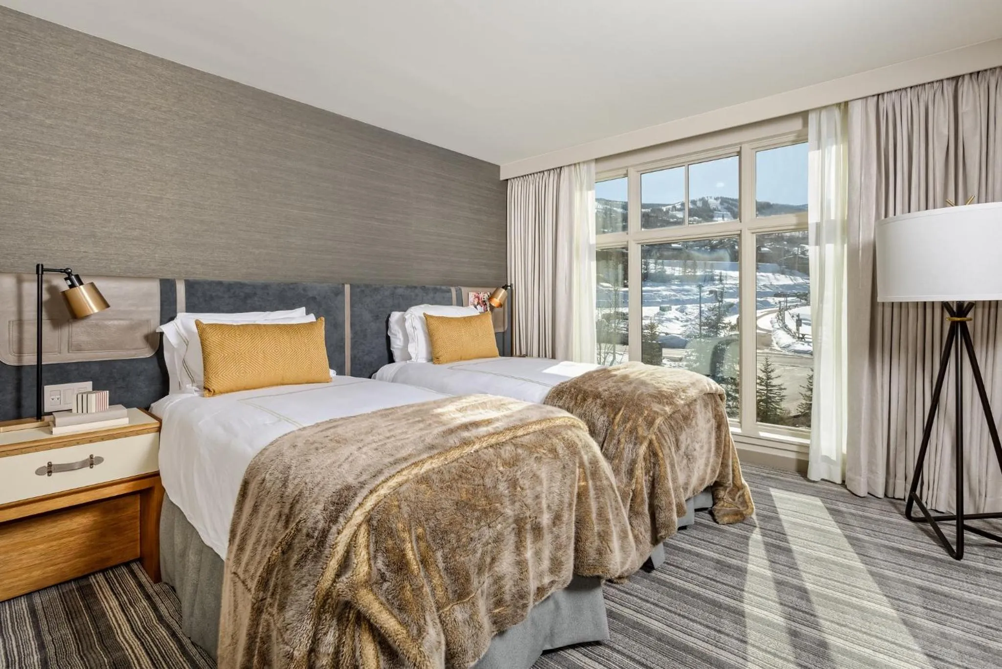 Photo of the whole room, Bed in Viceroy Snowmass