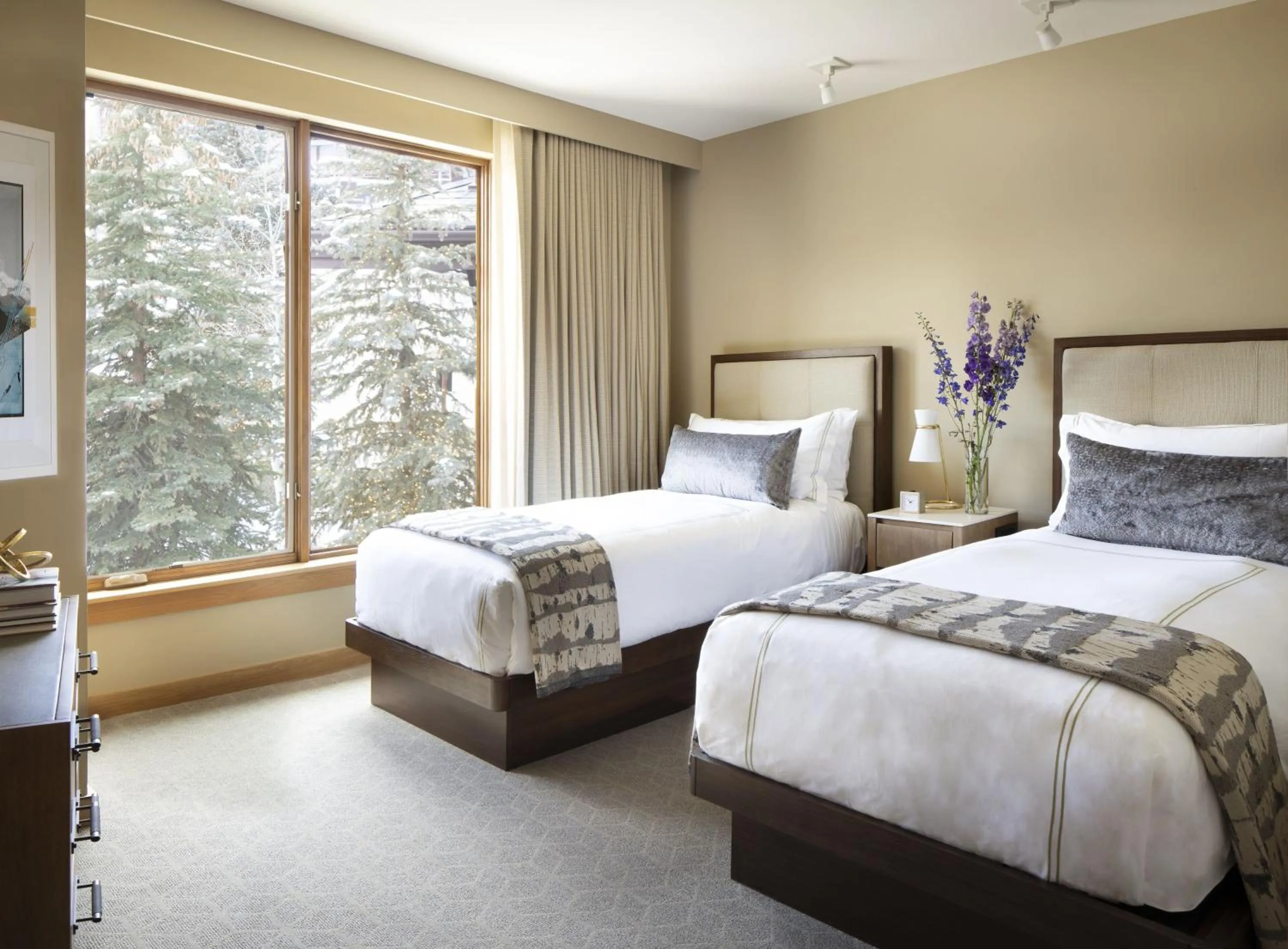 Photo of the whole room, Bed in Viceroy Snowmass