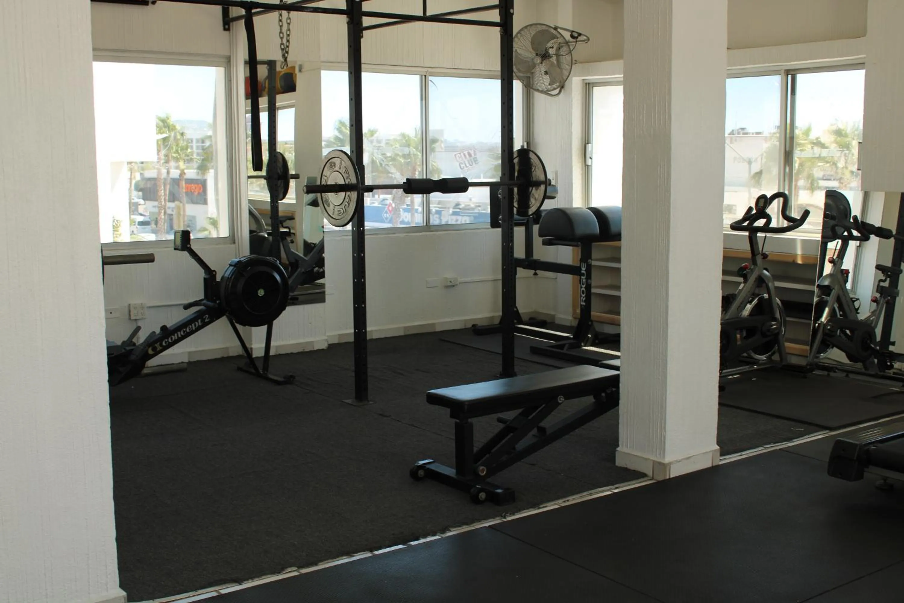 Fitness centre/facilities in Seven Crown Express & Suites by Kavia