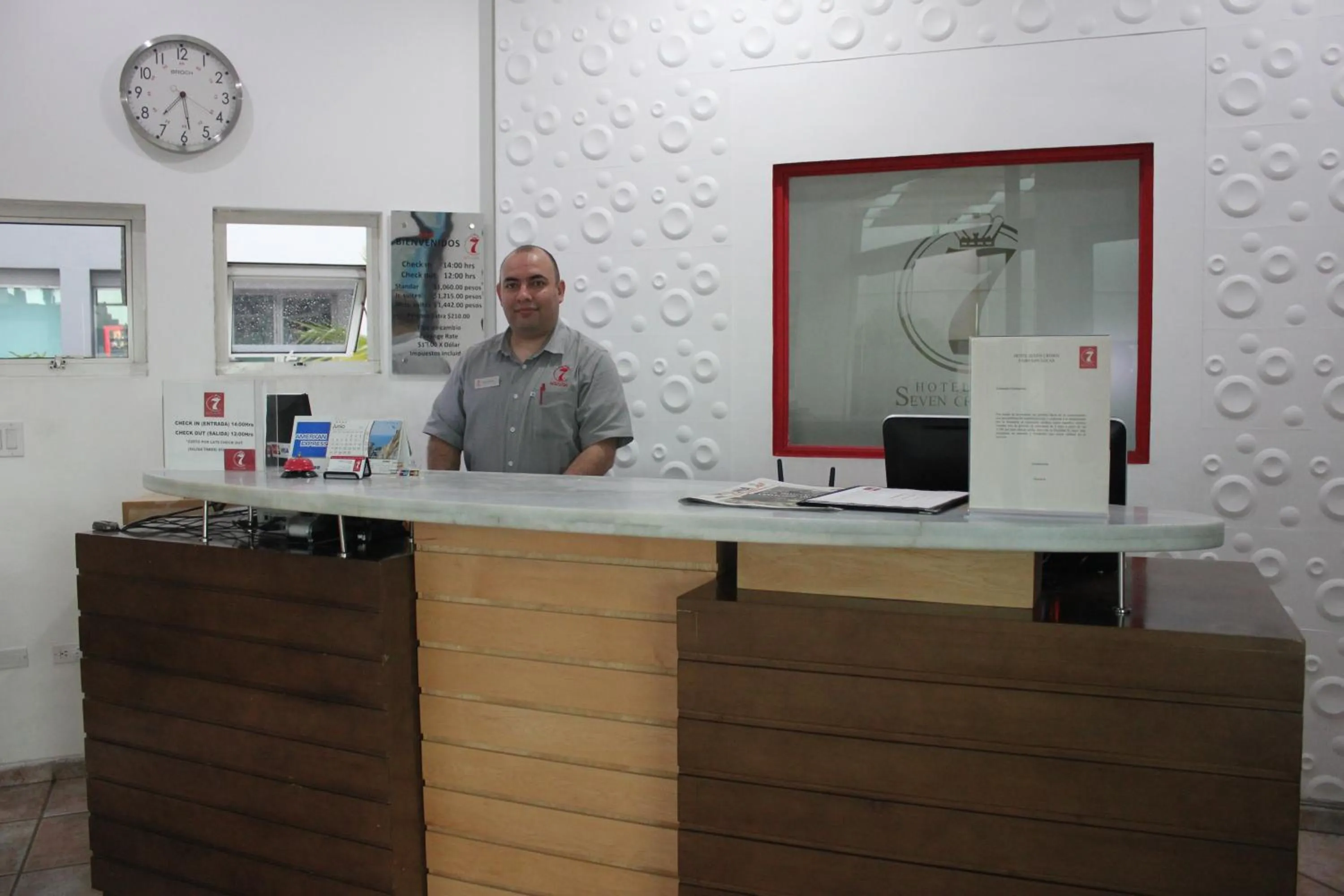 Lobby or reception in Seven Crown Express & Suites by Kavia