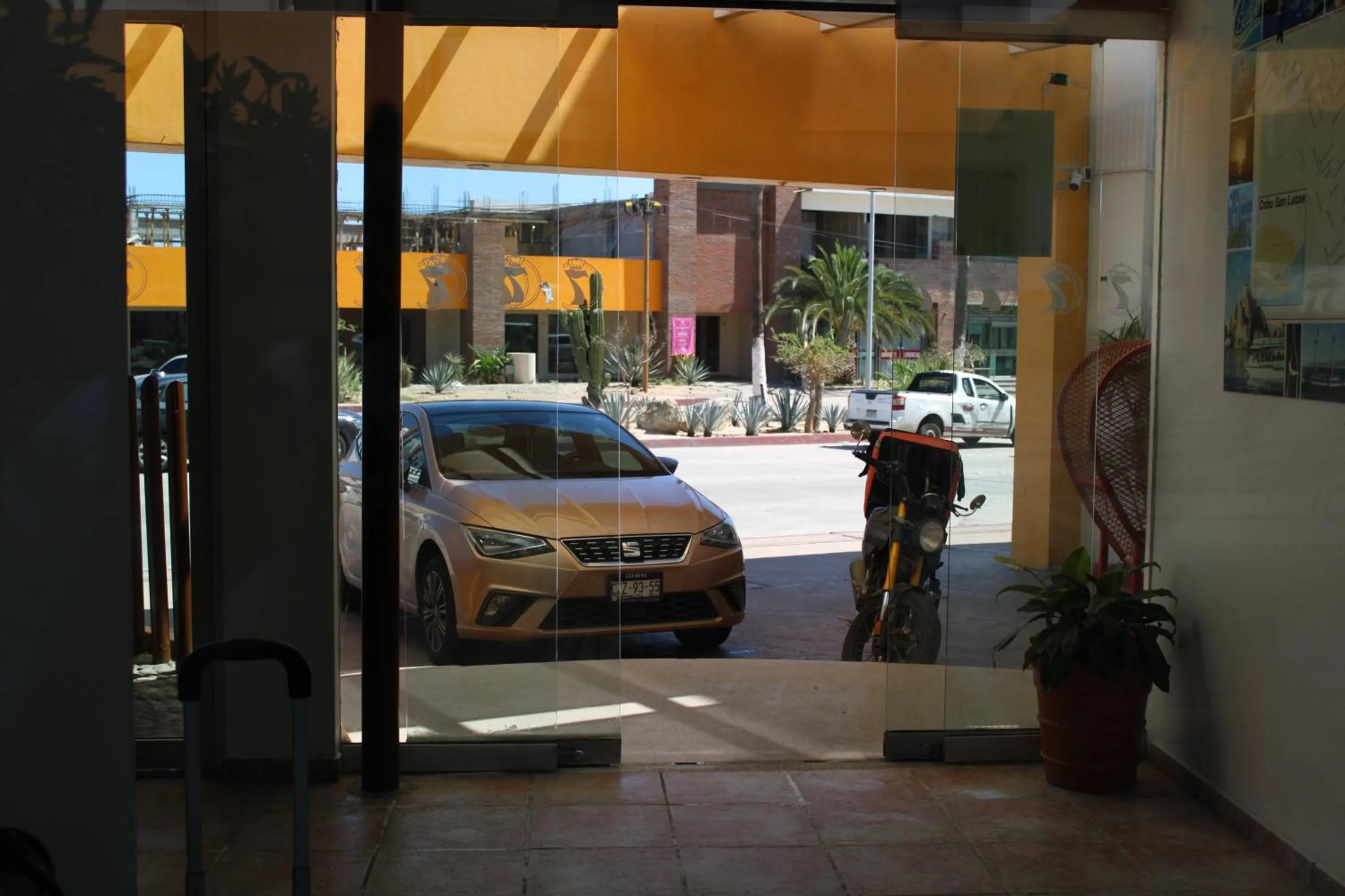 Lobby or reception in Seven Crown Express & Suites by Kavia