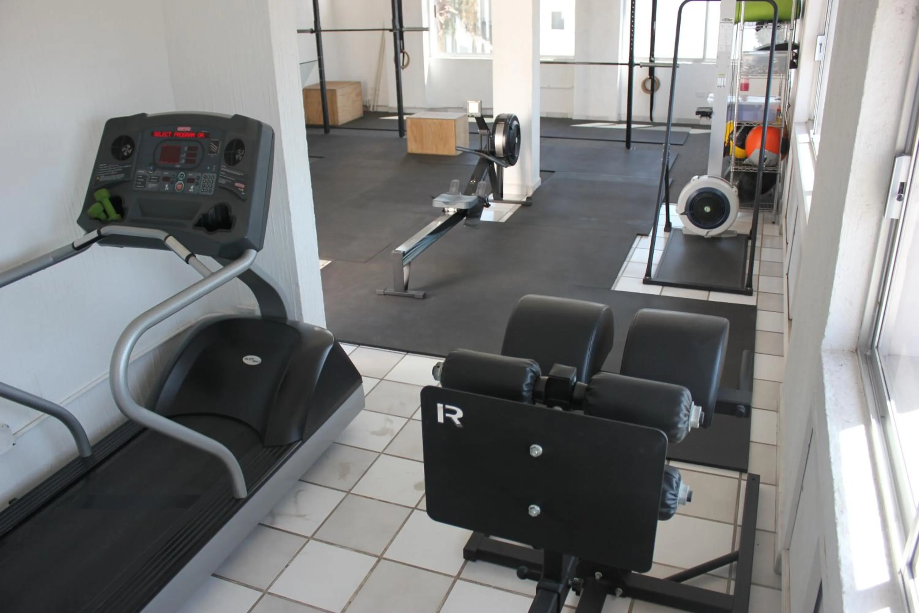 Fitness centre/facilities in Seven Crown Express & Suites by Kavia