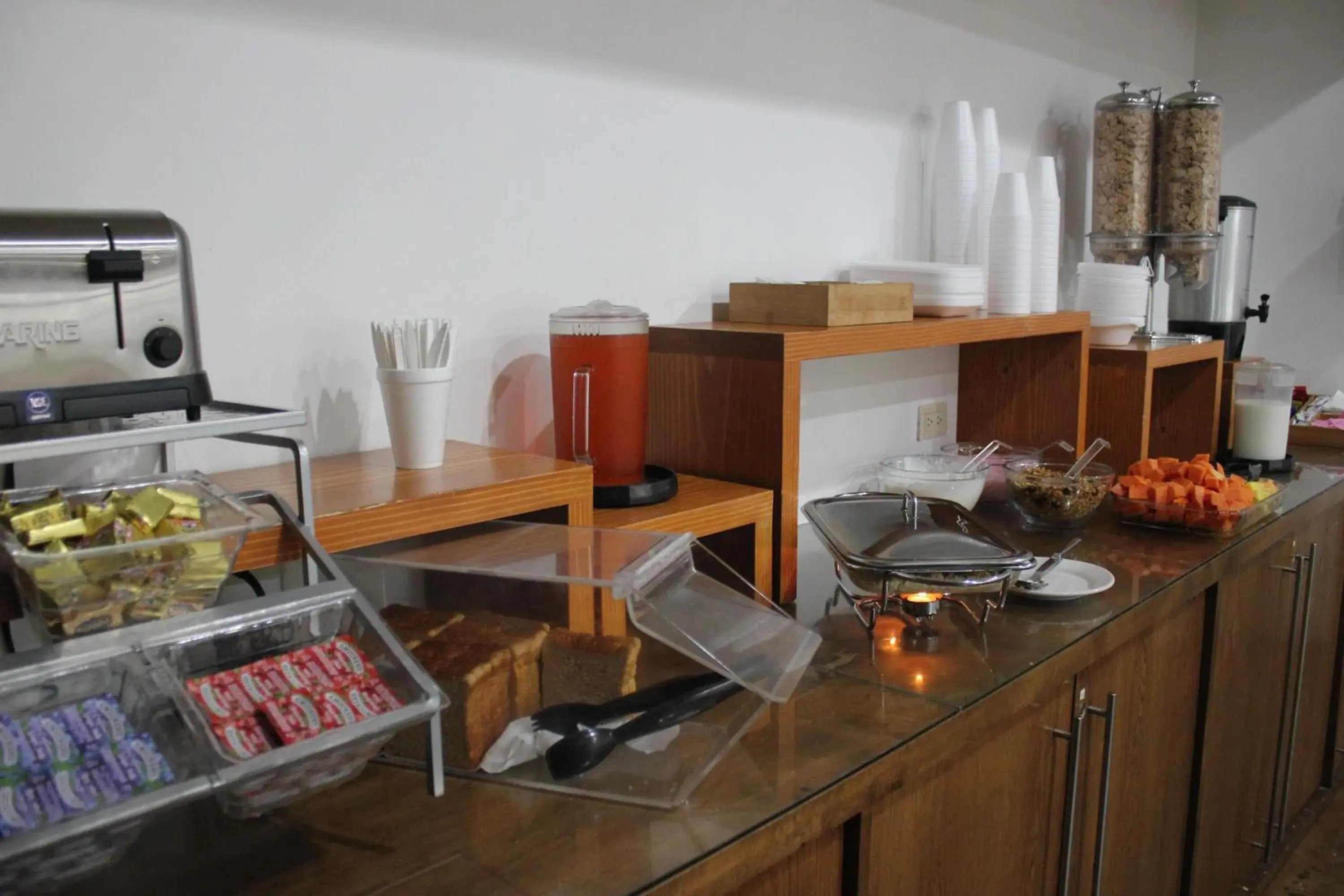 Food in Seven Crown Express & Suites by Kavia Food in Seven Crown Express & Suites by Kavia