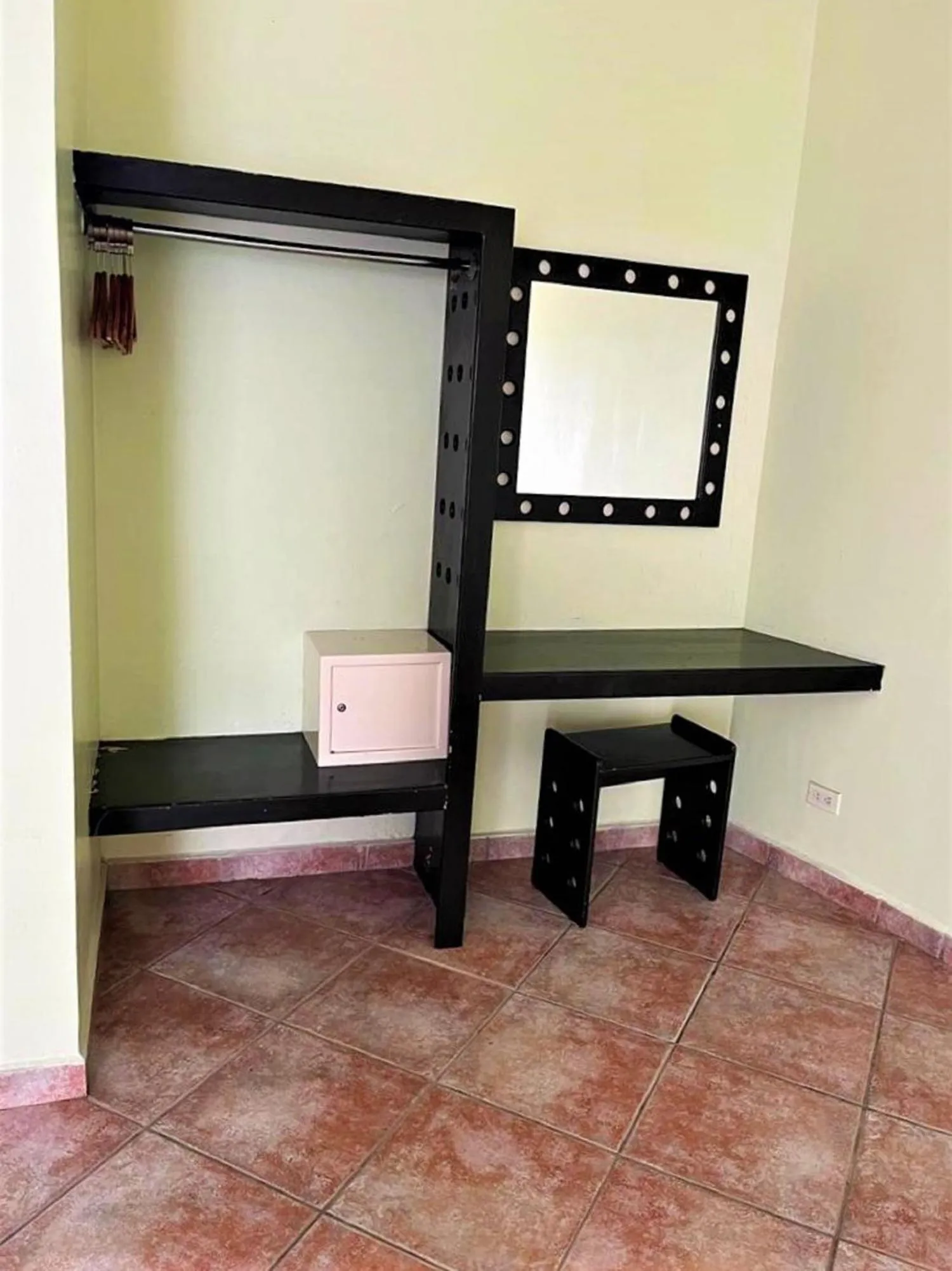 Photo of the whole room in Seven Crown Express & Suites by Kavia