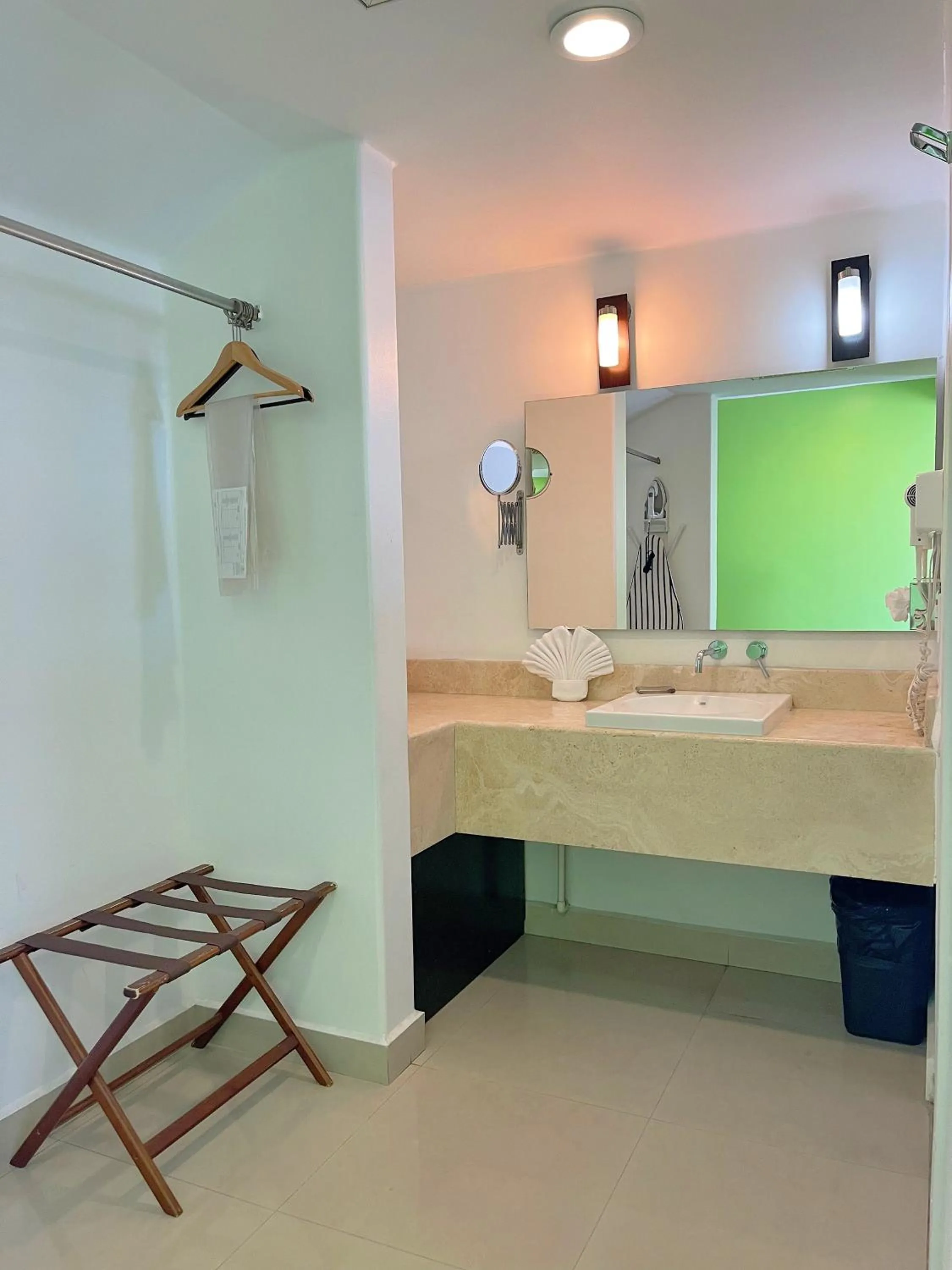 Bathroom in Seven Crown Express & Suites by Kavia