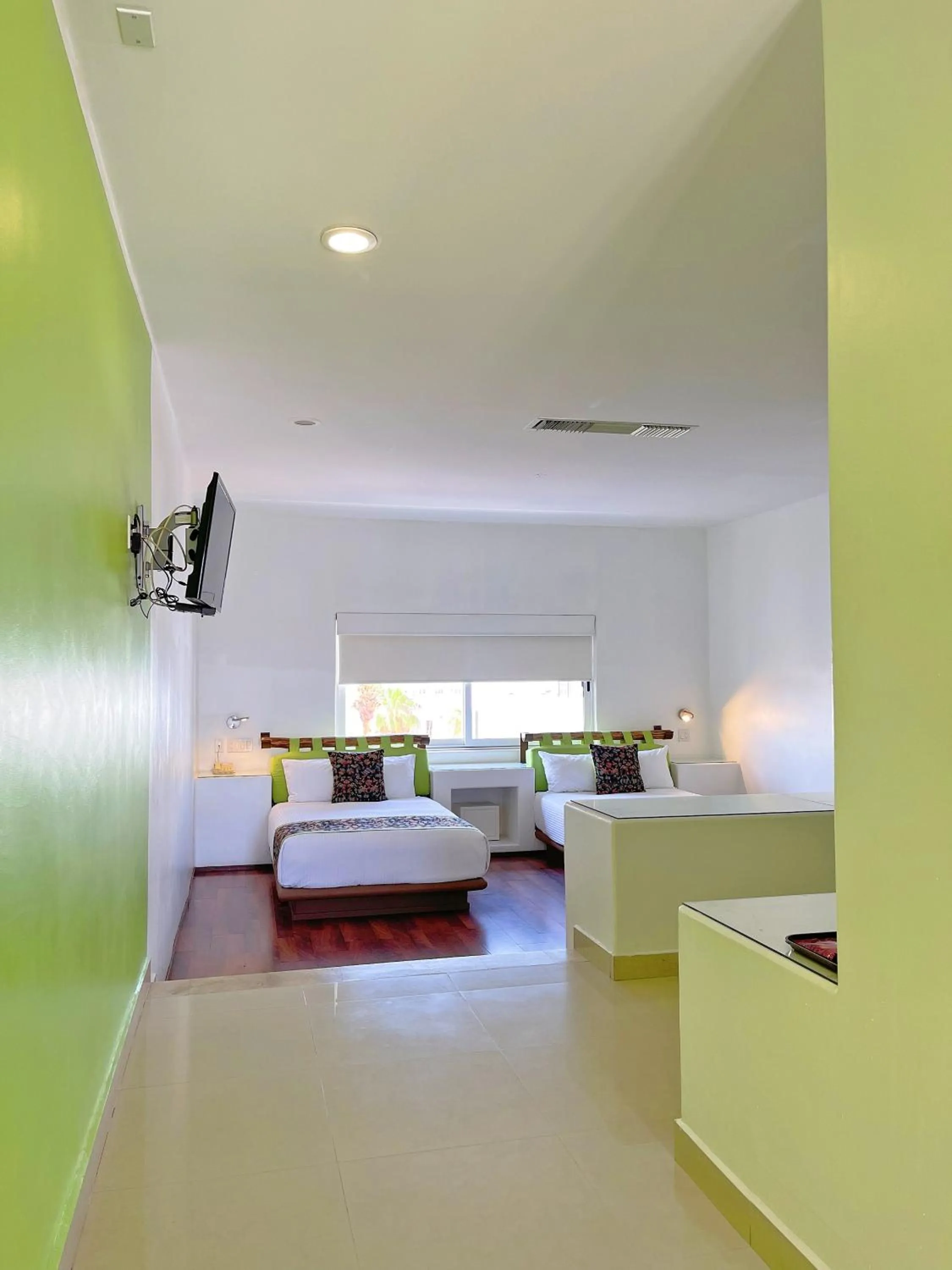 Photo of the whole room, Bed in Seven Crown Express & Suites by Kavia