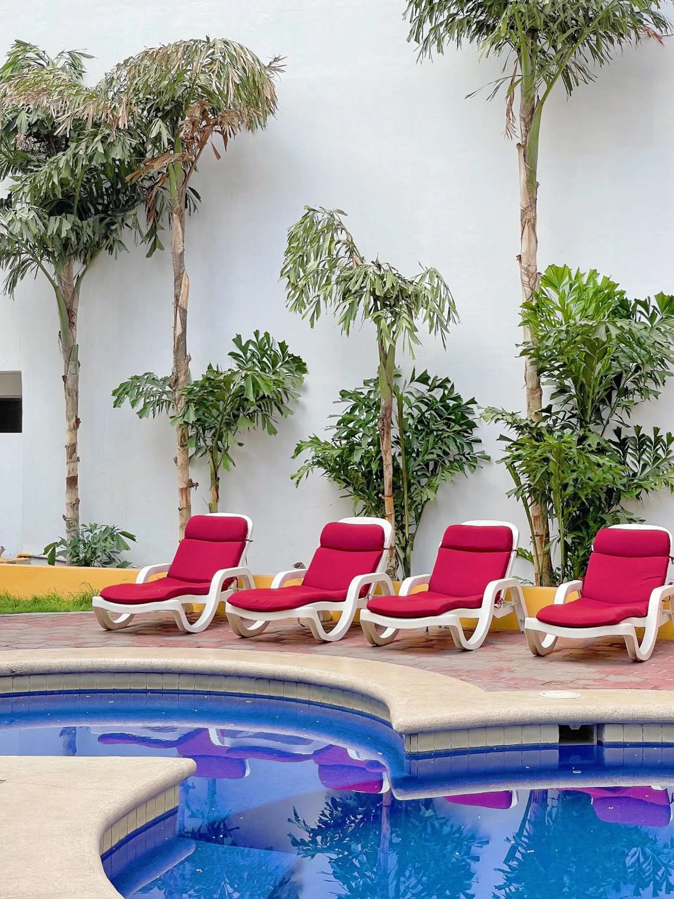 Swimming pool in Seven Crown Express & Suites by Kavia