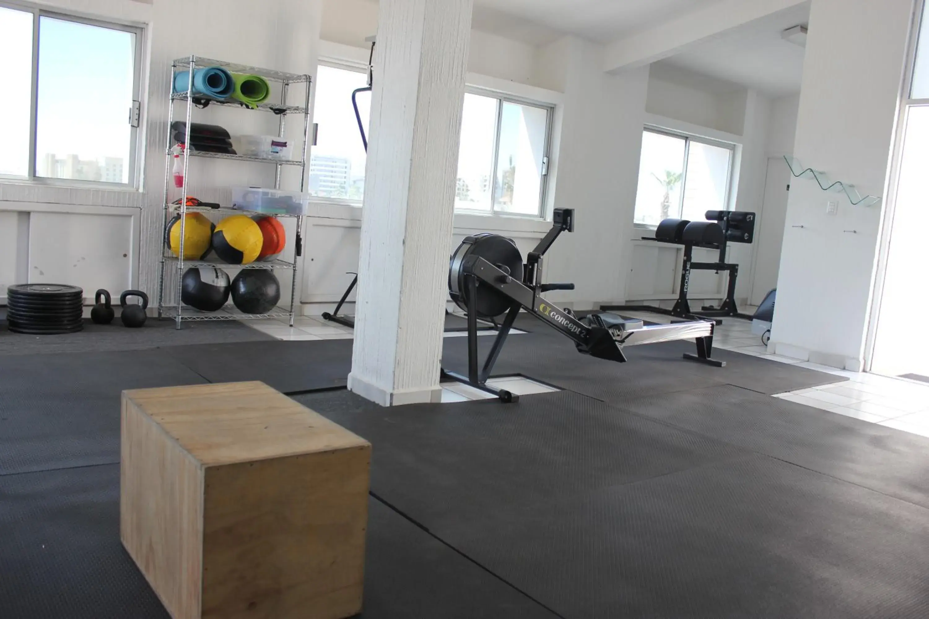 Fitness centre/facilities in Seven Crown Express & Suites by Kavia Fitness centre/facilities in Seven Crown Express & Suites by Kavia