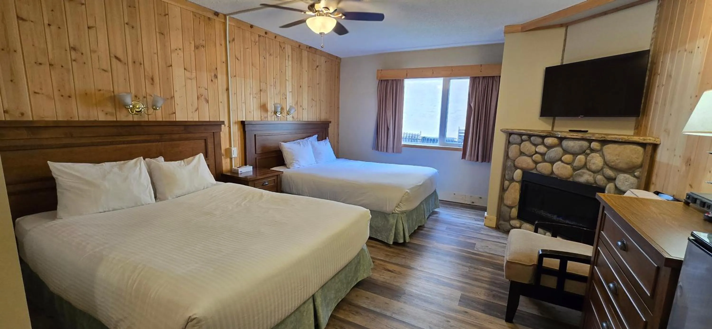 Bedroom, Bed in Aspen Village