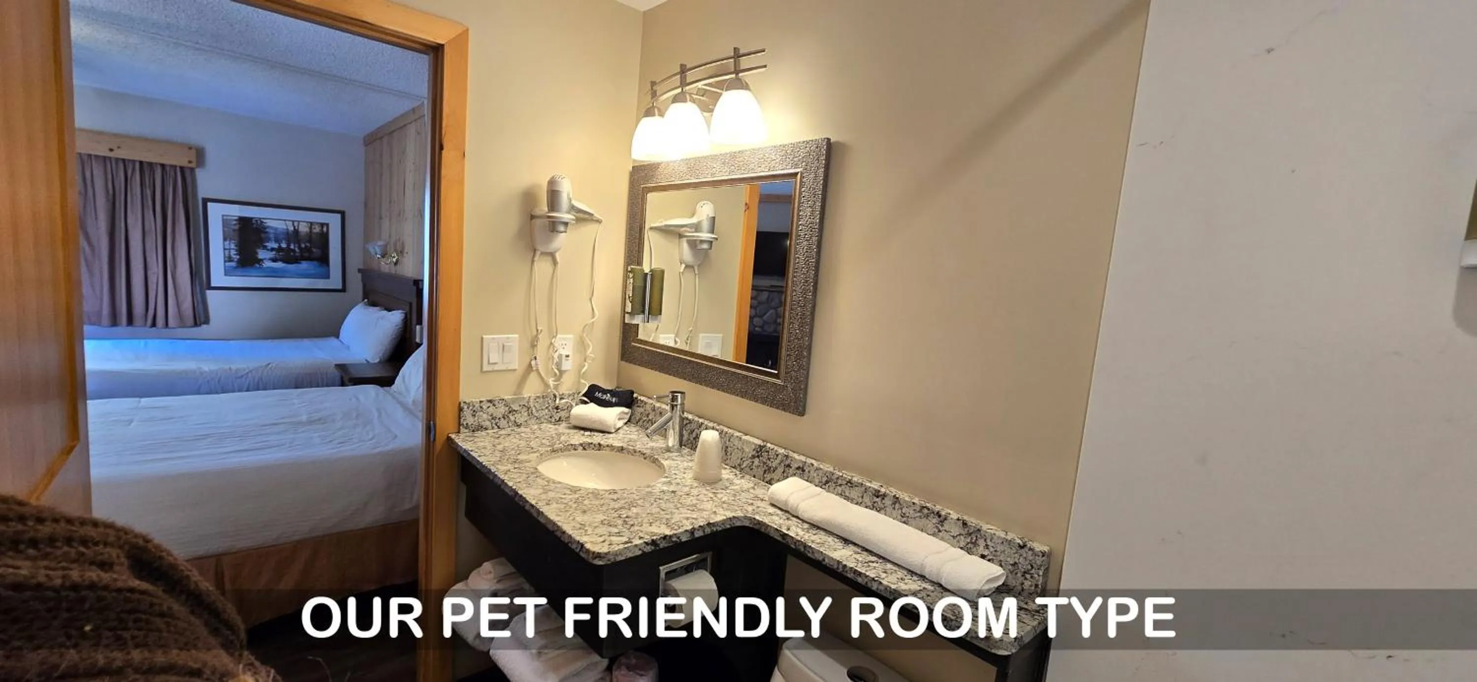 Bathroom, Bed in Aspen Village