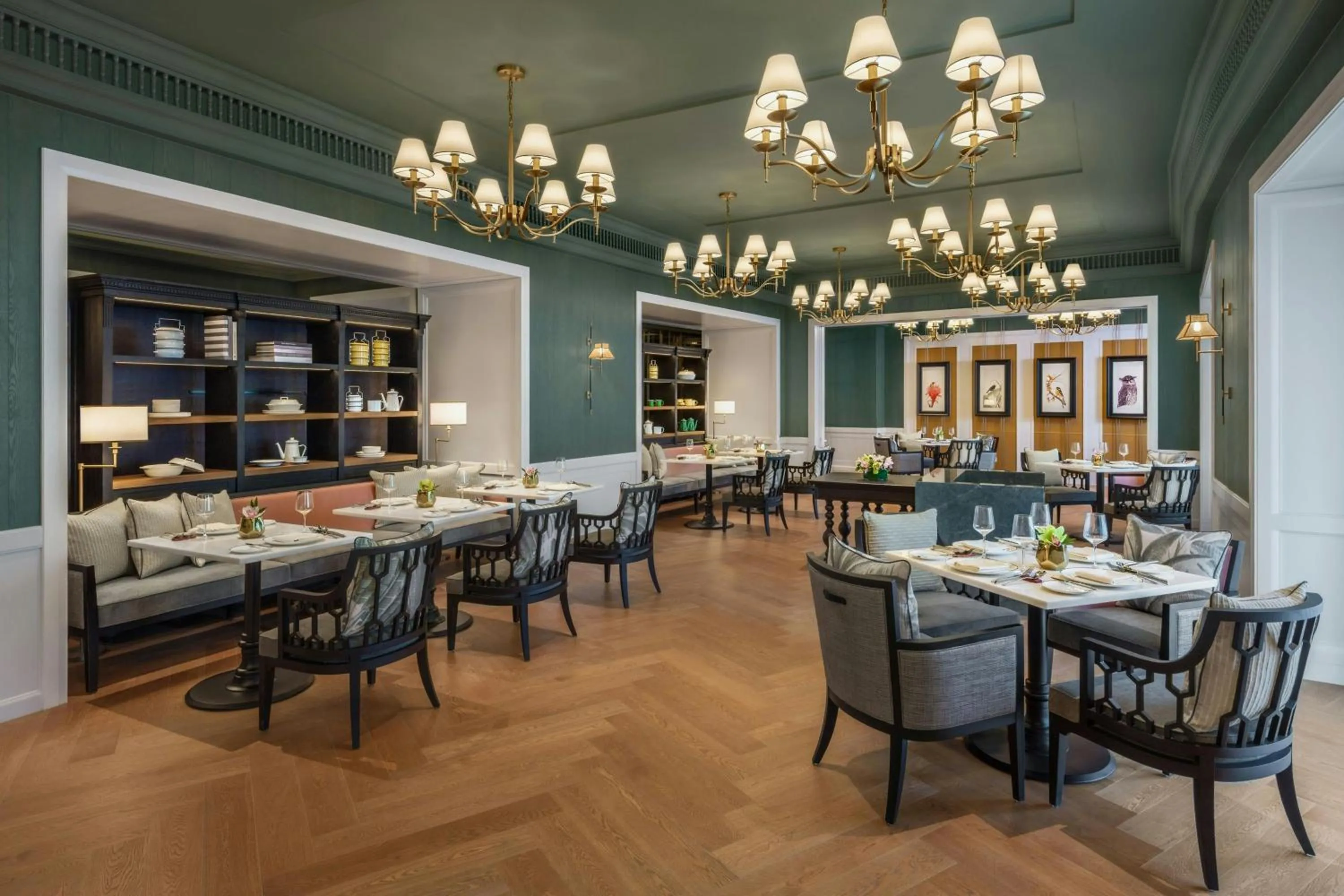 Restaurant/places to eat in The Laurus, a Luxury Collection Resort, Singapore