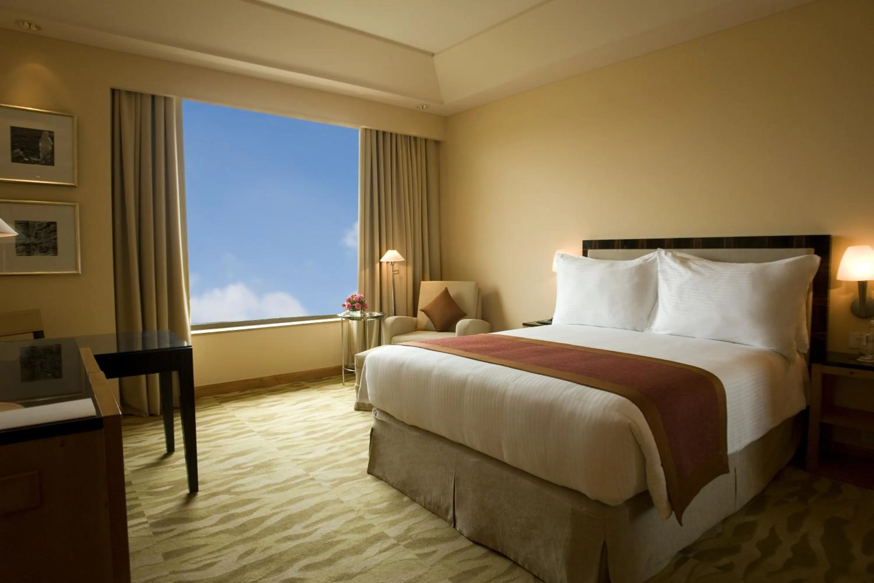 Bed in The Grand New Delhi