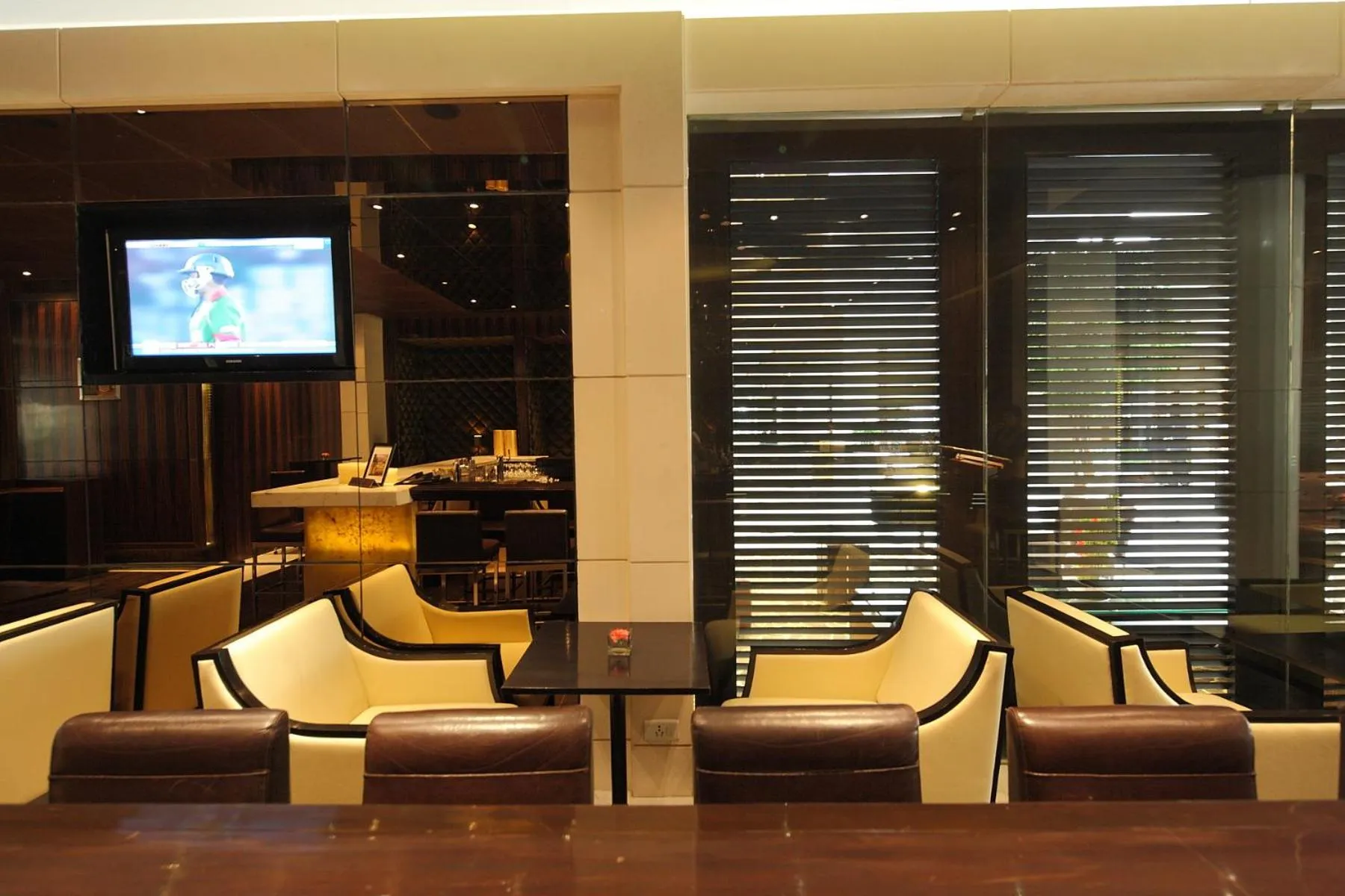 Lounge or bar in The Grand New Delhi