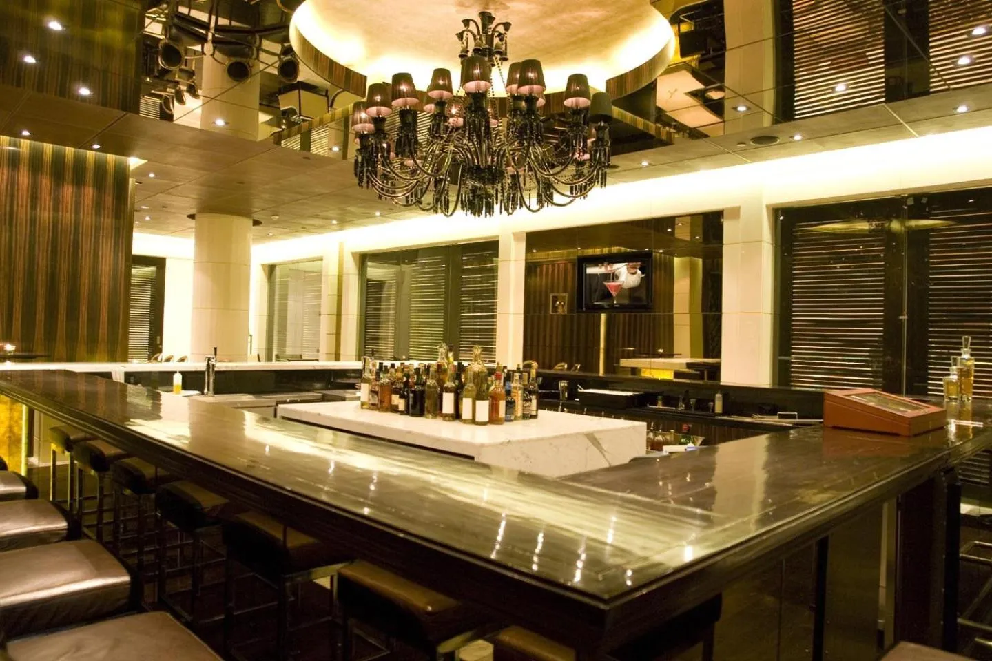 Lounge or bar in The Grand New Delhi