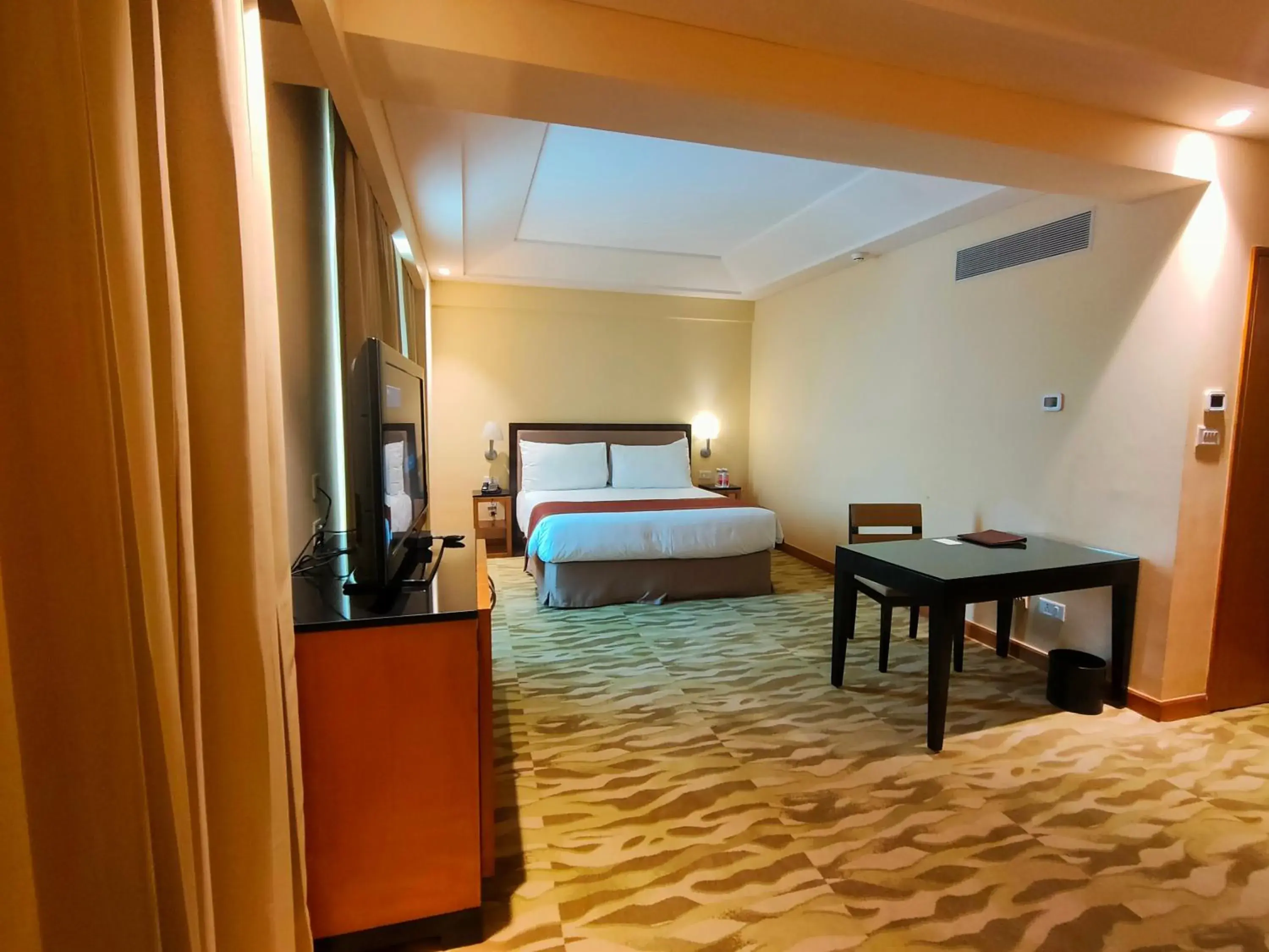 Bedroom, Bed in The Grand New Delhi Bedroom, Bed in The Grand New Delhi