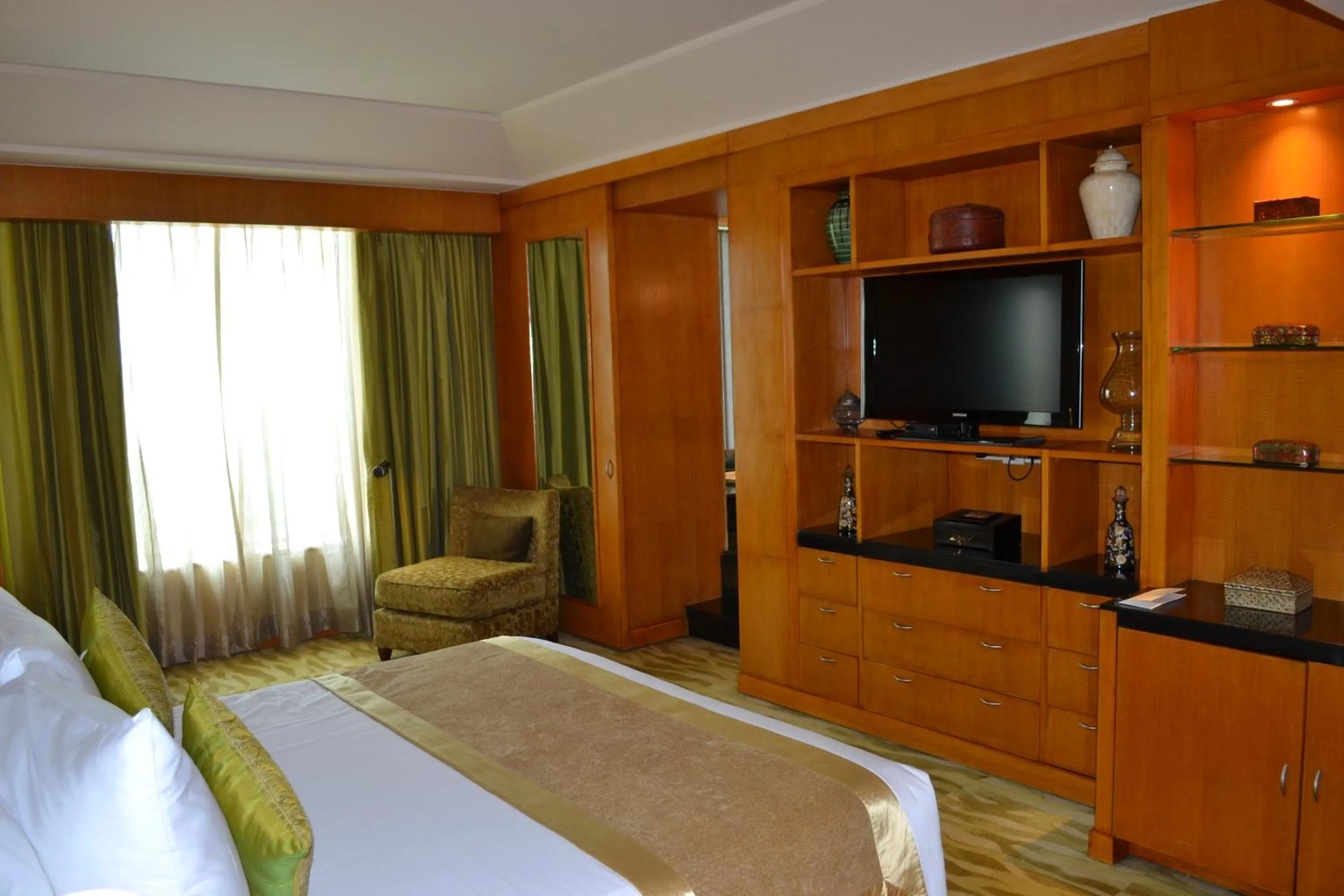 Bedroom, Bed in The Grand New Delhi