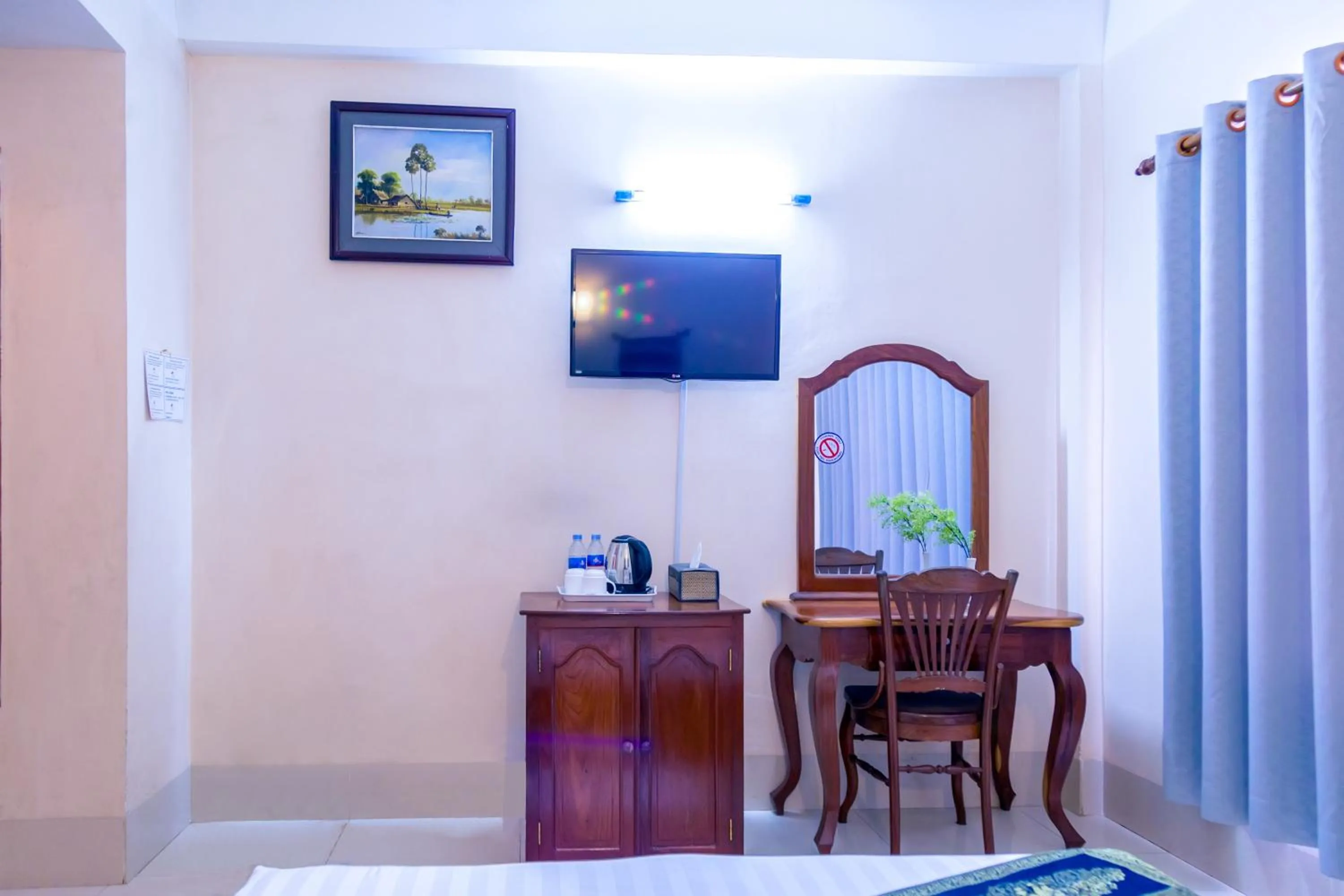 TV and multimedia in Siem Reap Riverside Hotel