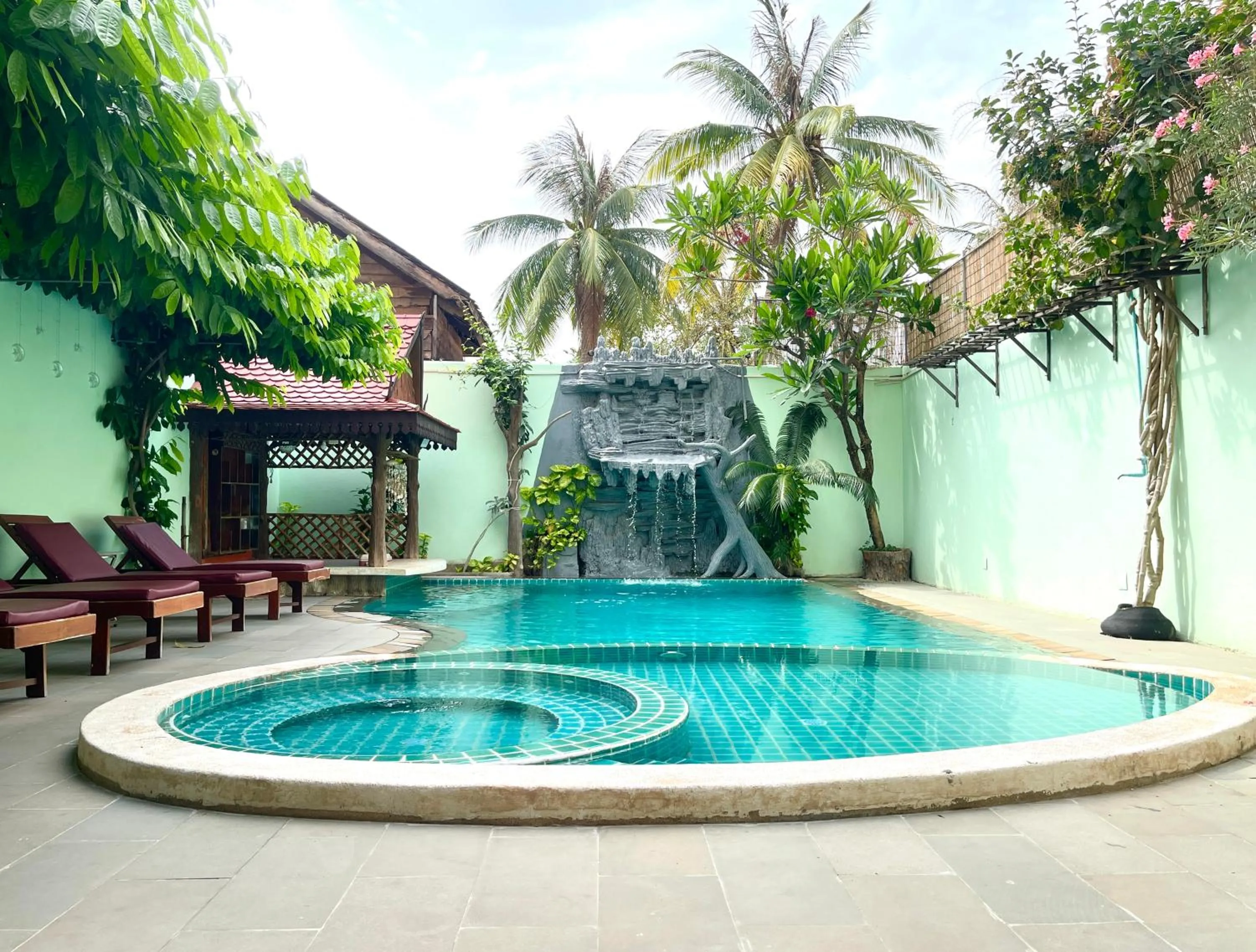 Swimming pool in Siem Reap Riverside Hotel
