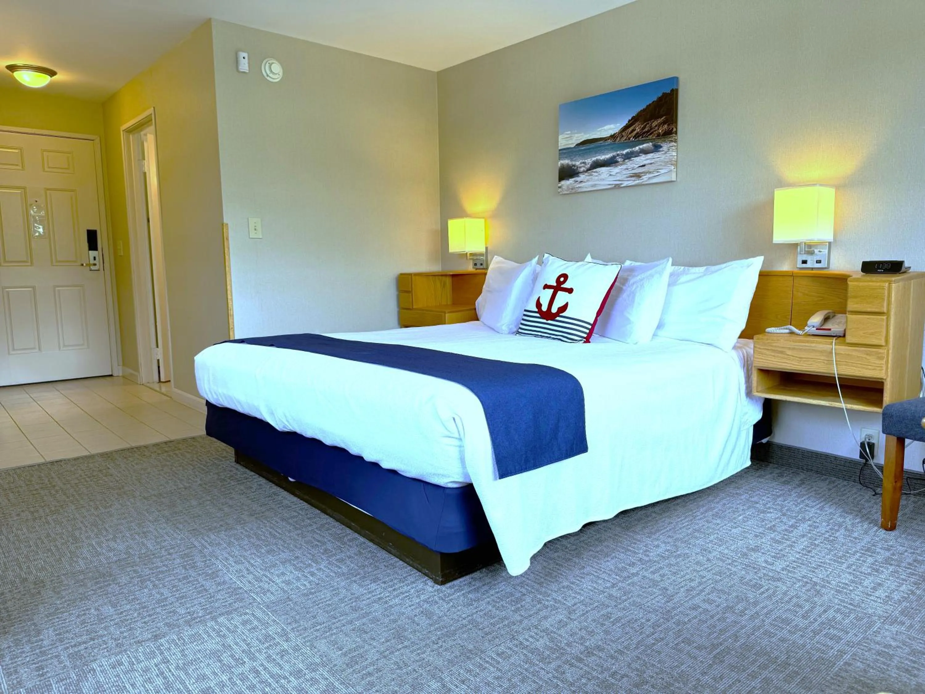 Bed in Atlantic Eyrie Lodge