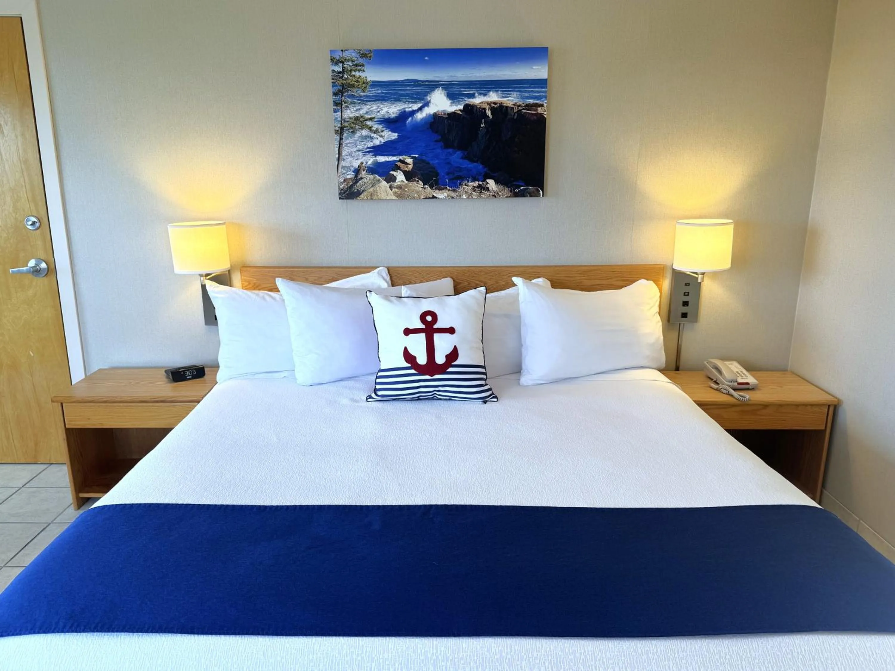 Bed in Atlantic Eyrie Lodge