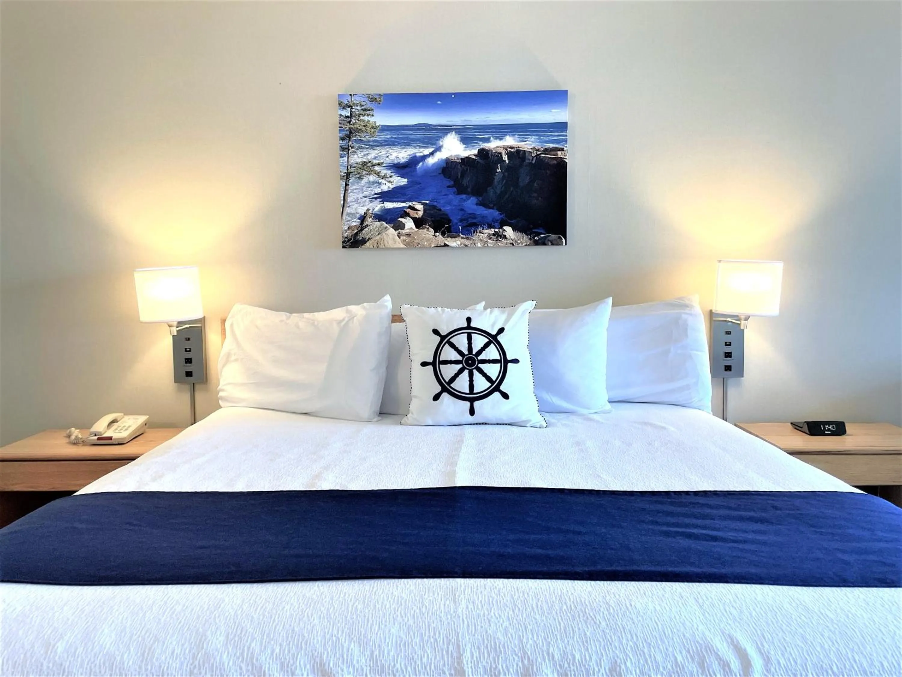 Premier King Room with Ocean View and Balcony, 1 King Bed (3rd/4th Floor NON-PET) in Atlantic Eyrie Lodge