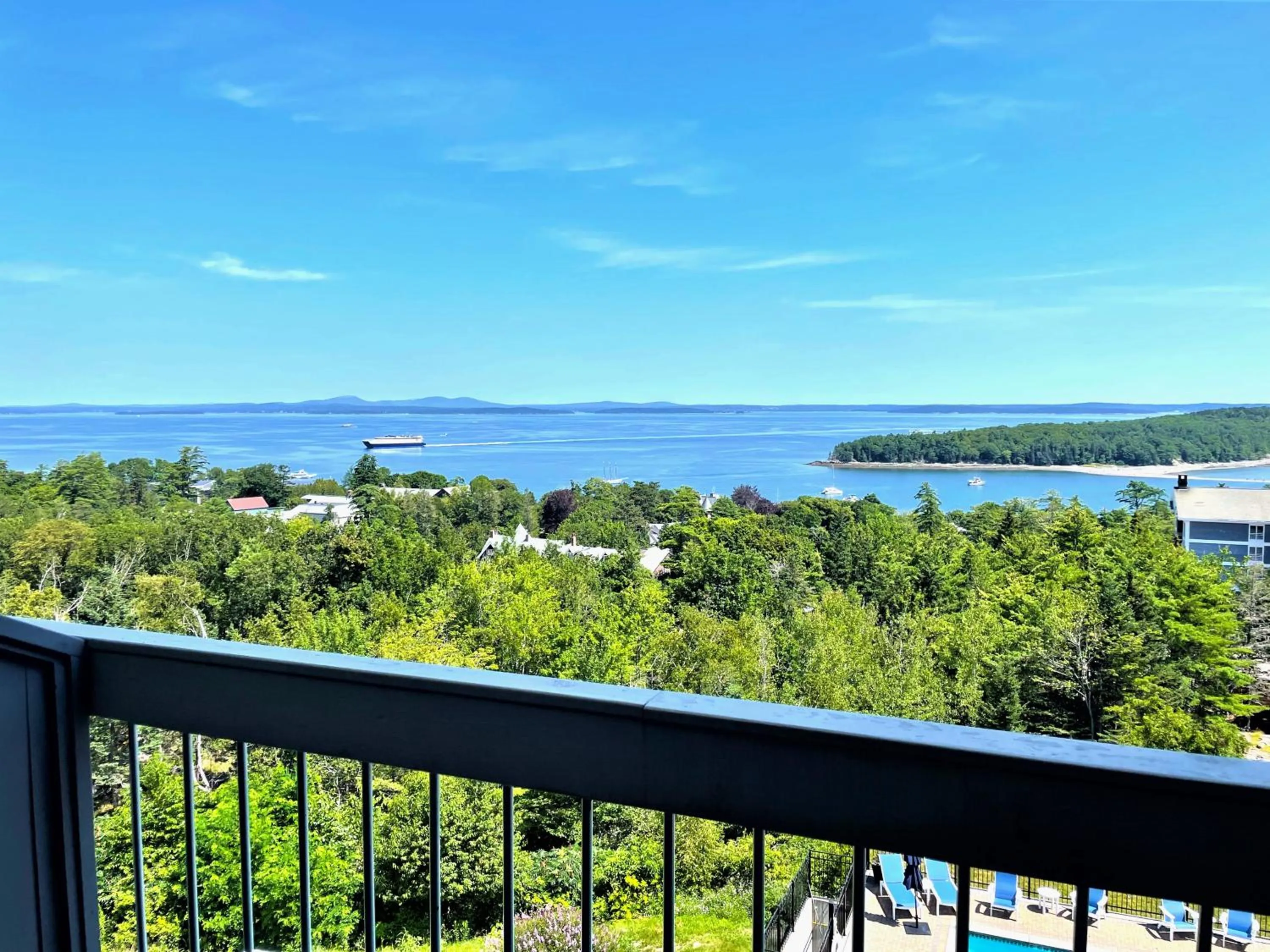 Atlantic Eyrie Lodge